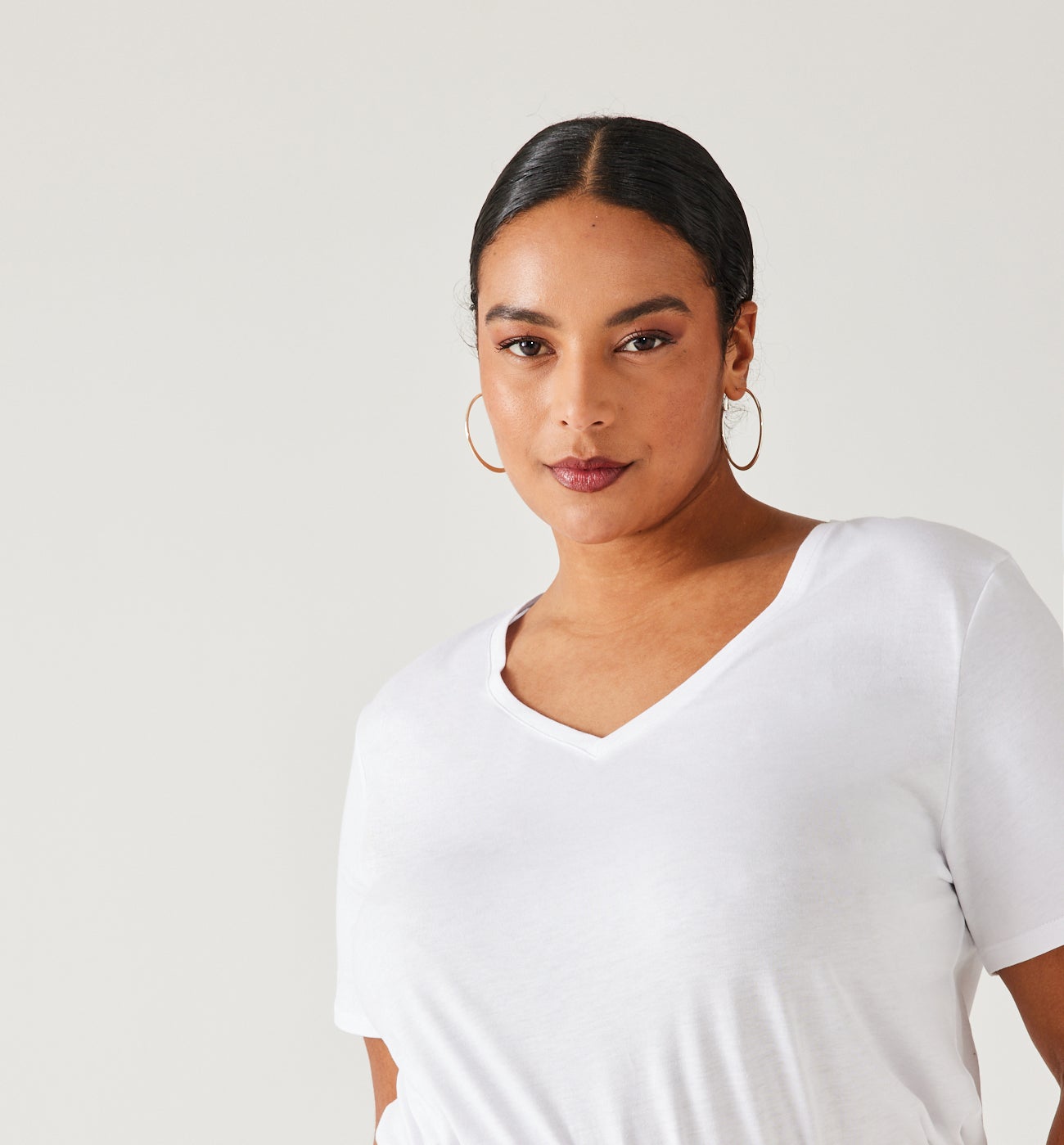 Plain v-neckline top - White
