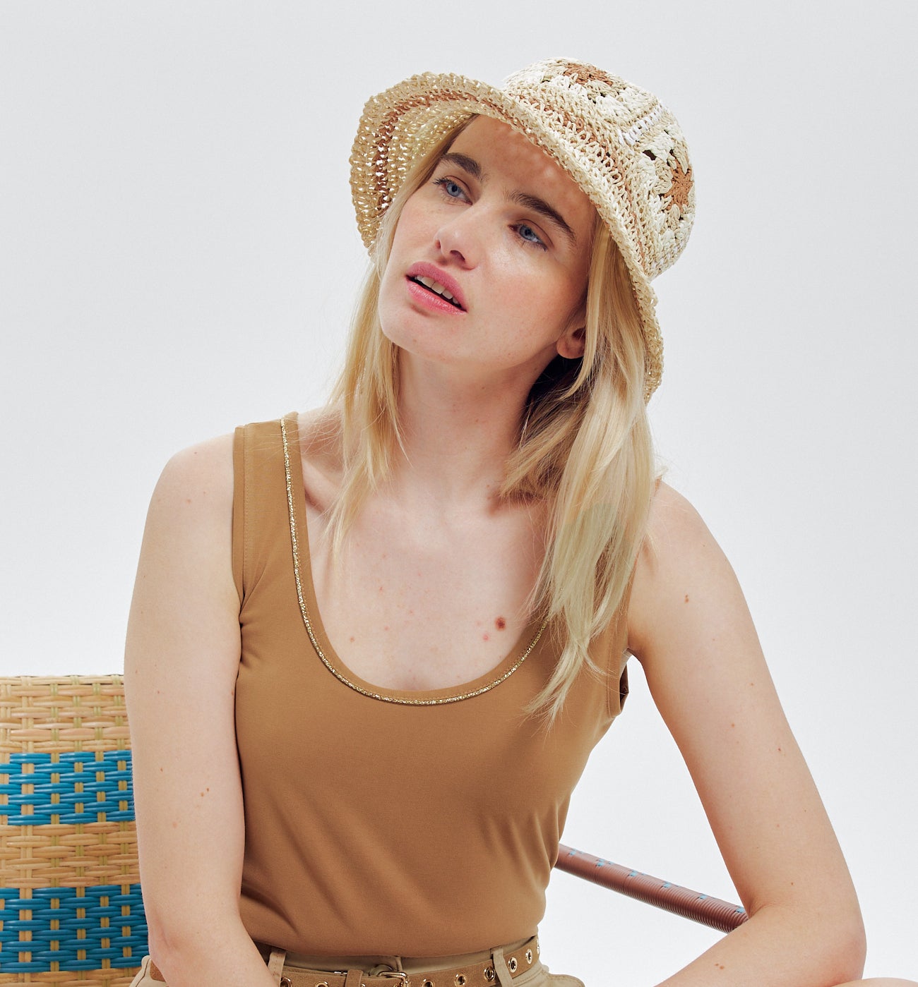 Low-neck sleeveless top - Ochre