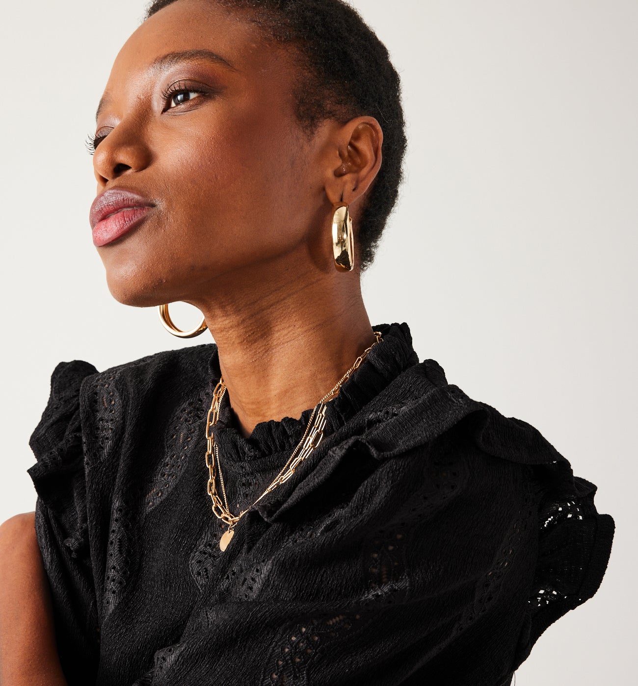 Frilly neckline top - Black