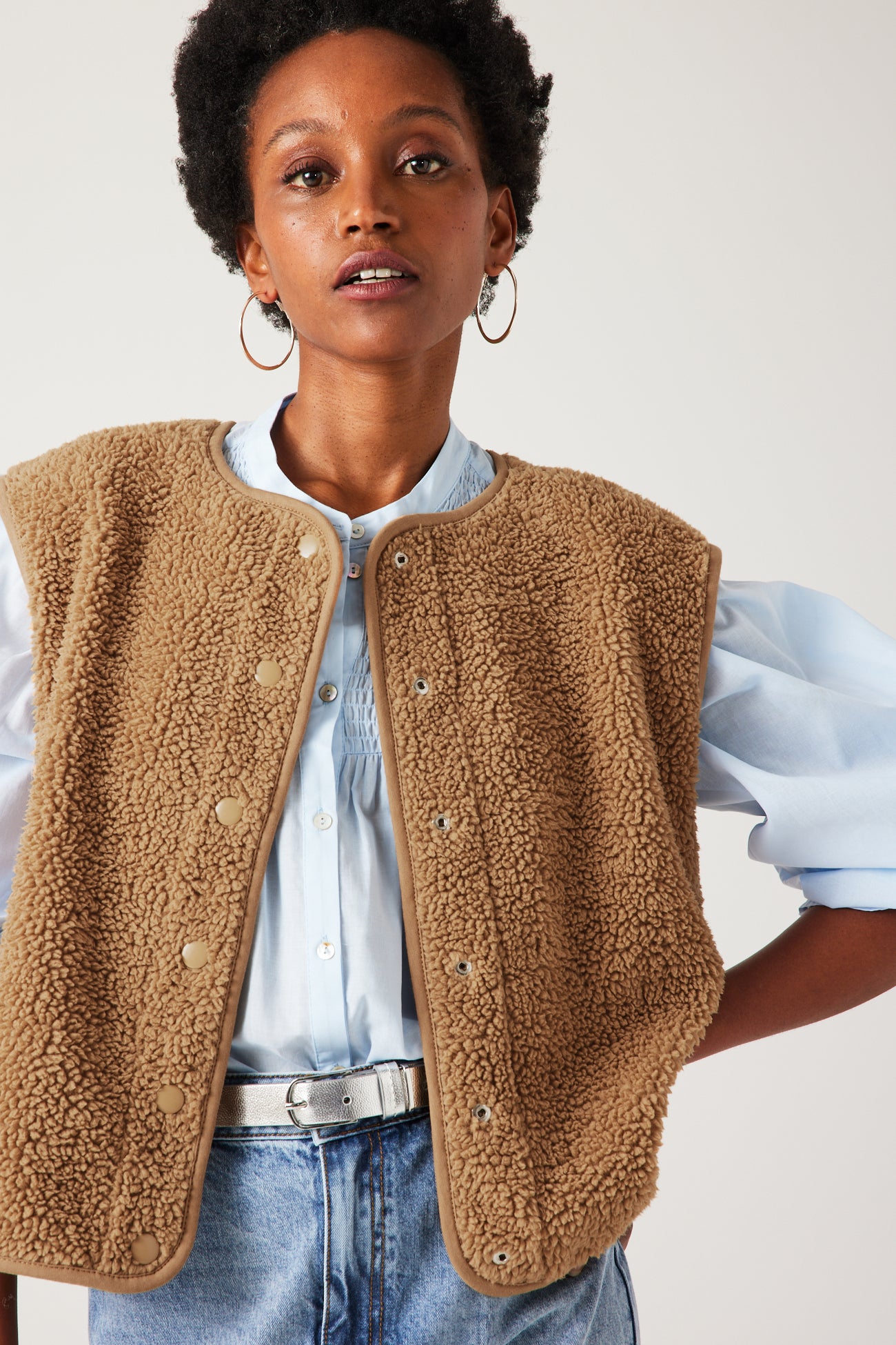 Snug sleeveless jacket - Chestnut brown