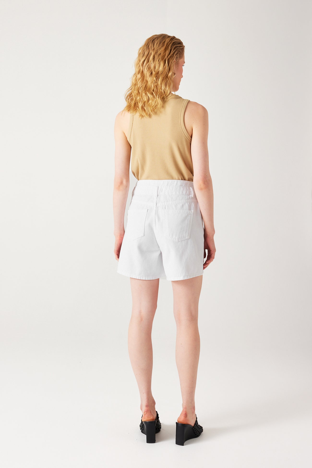 High-waist denim shorts - Ecru