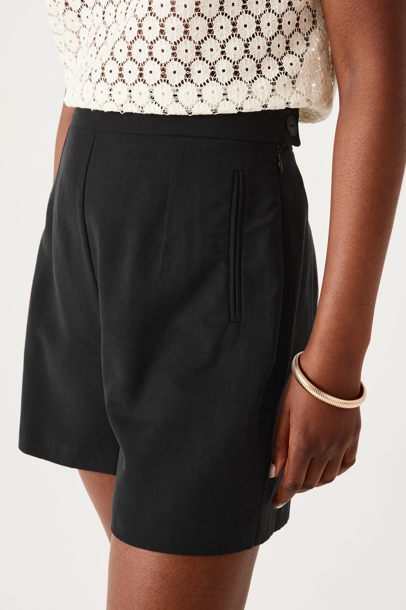 High-waist plain shorts - Black