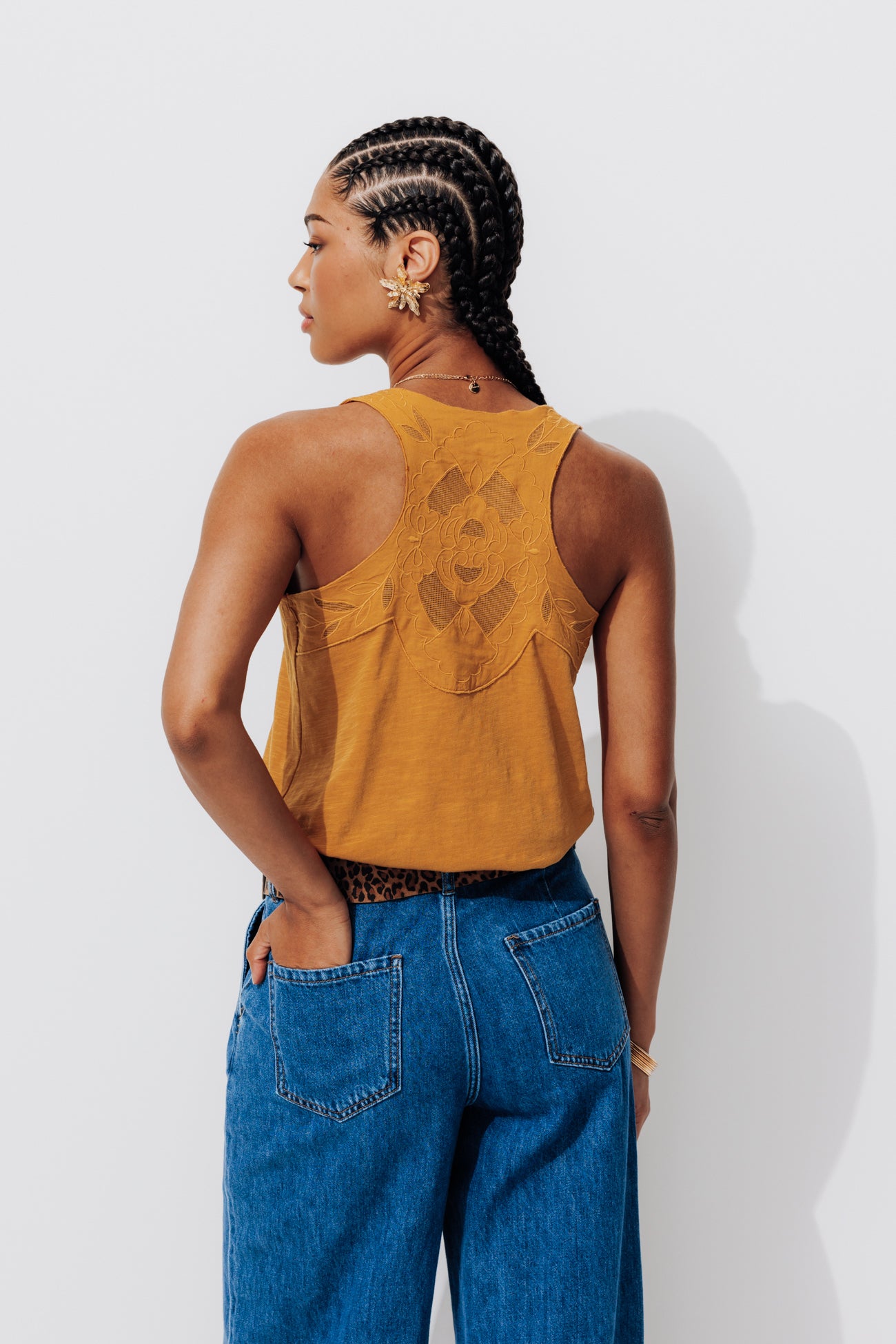 Back-embroidery sleeveless top - Ochre