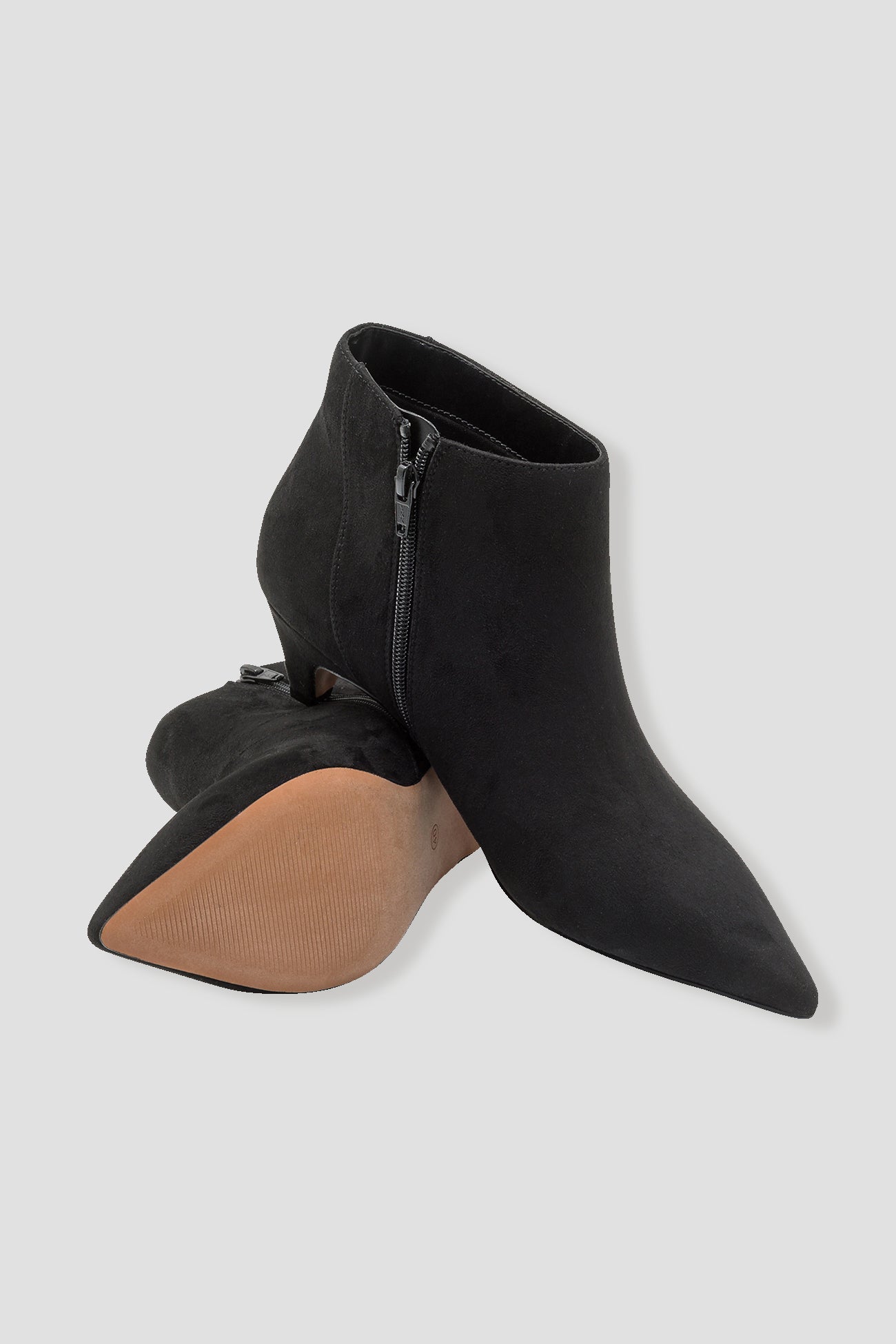 Low-heeled ankle boots - Black