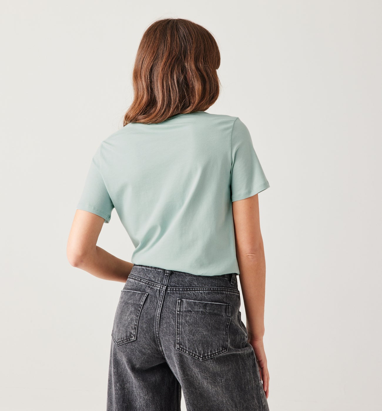 Plain v-neckline top - White