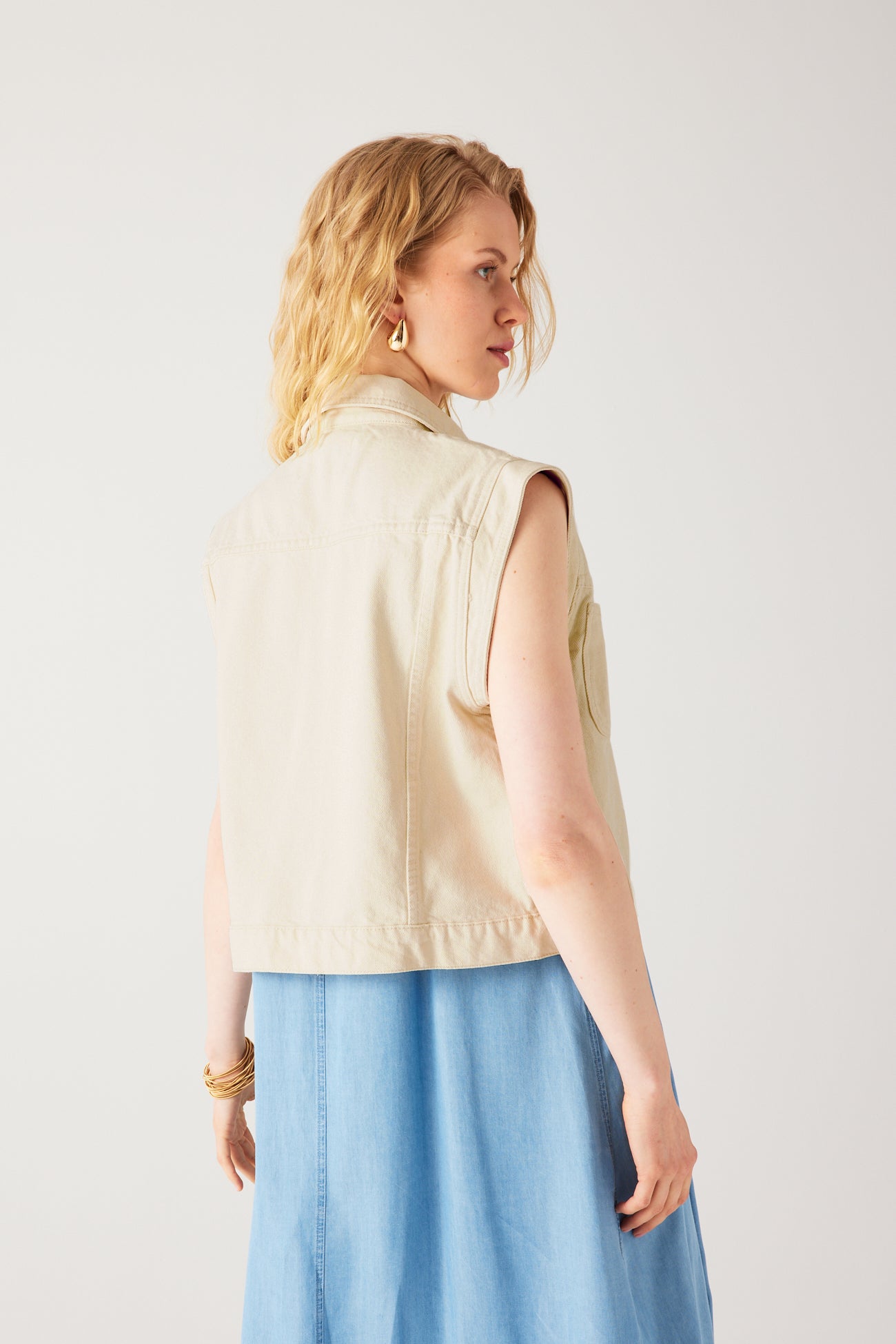 Sleeveless jacket - Ecru