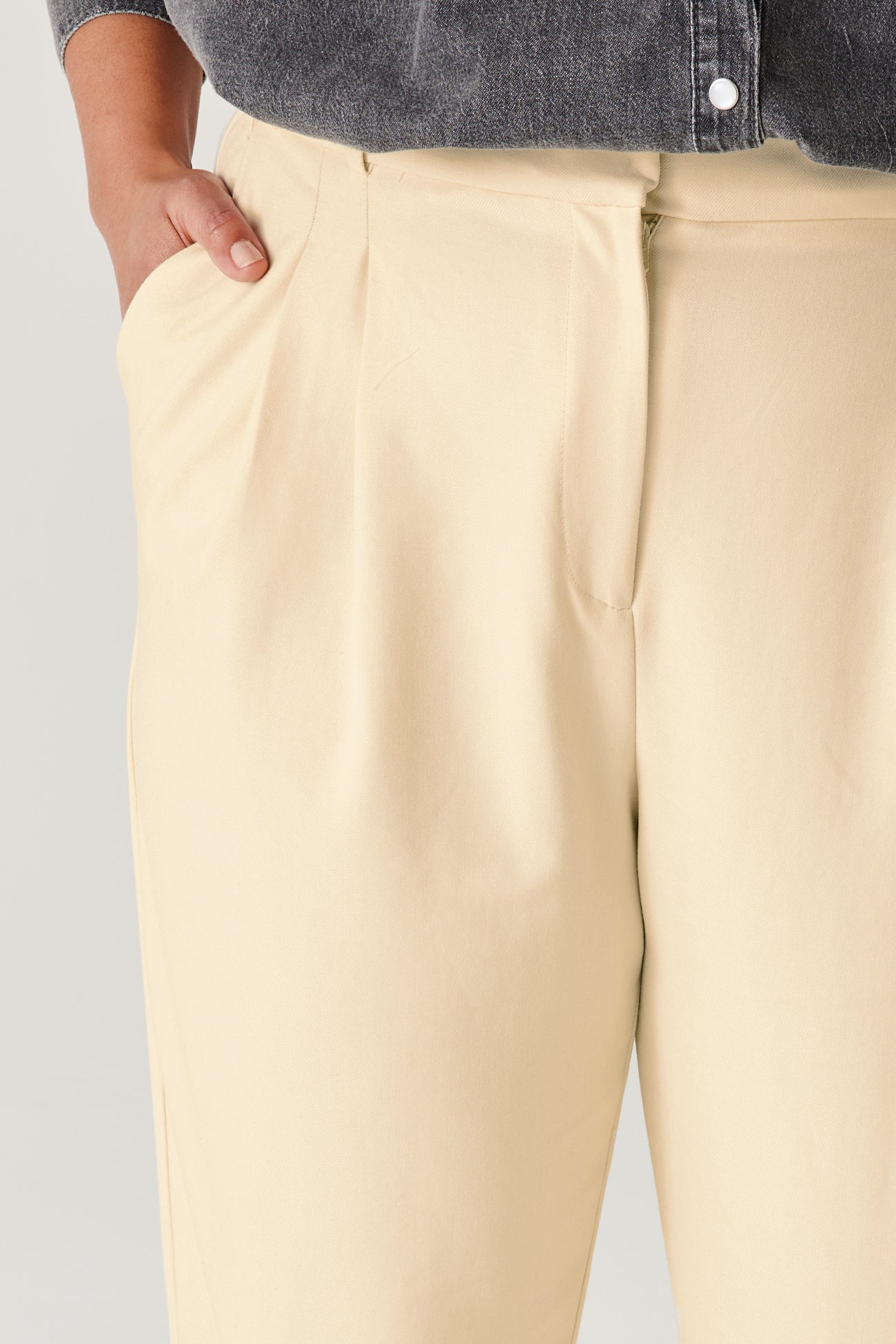 High-waist peg trousers - Beige