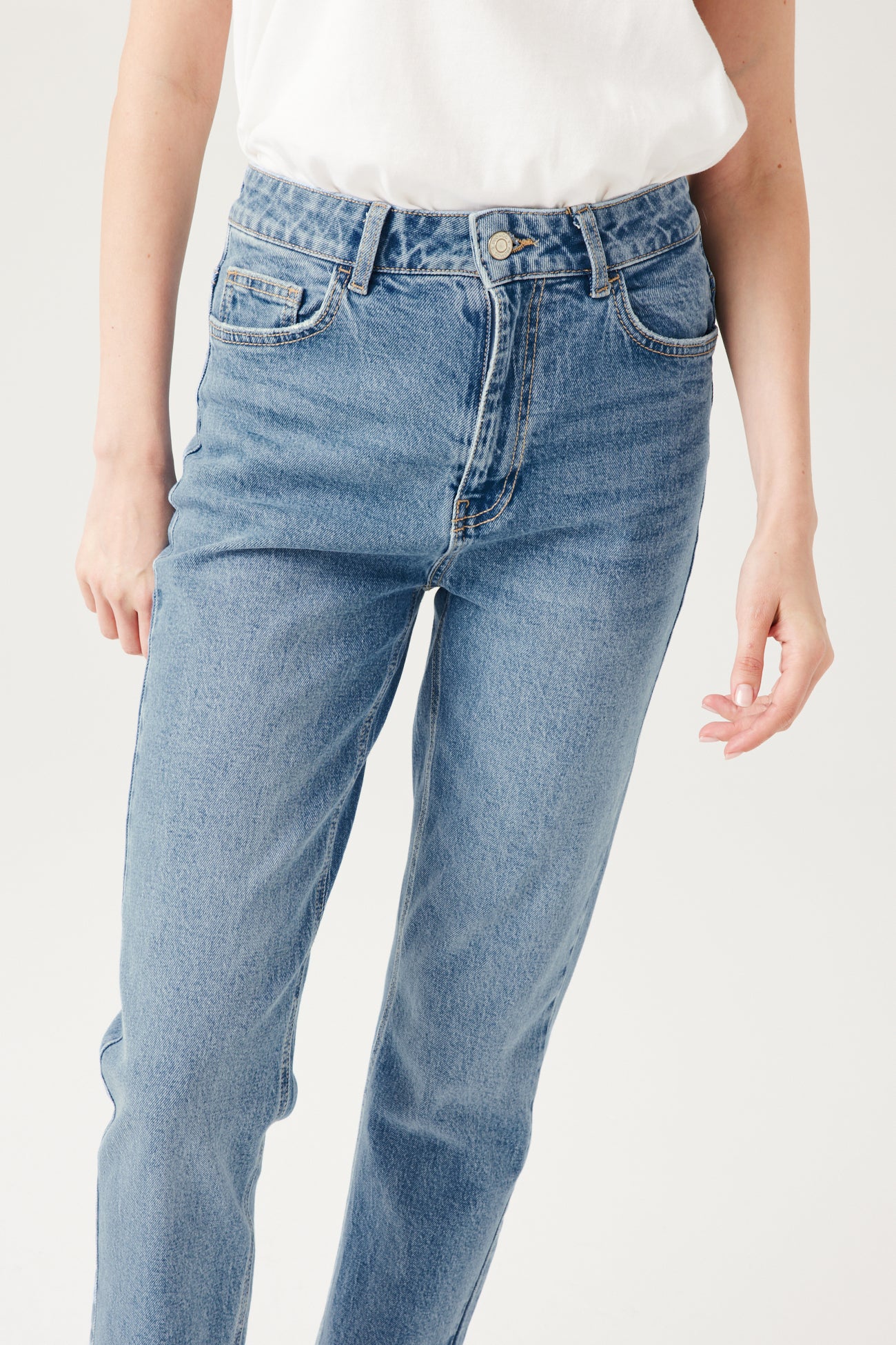 MARCEL high-waist mom jeans - Medium denim
