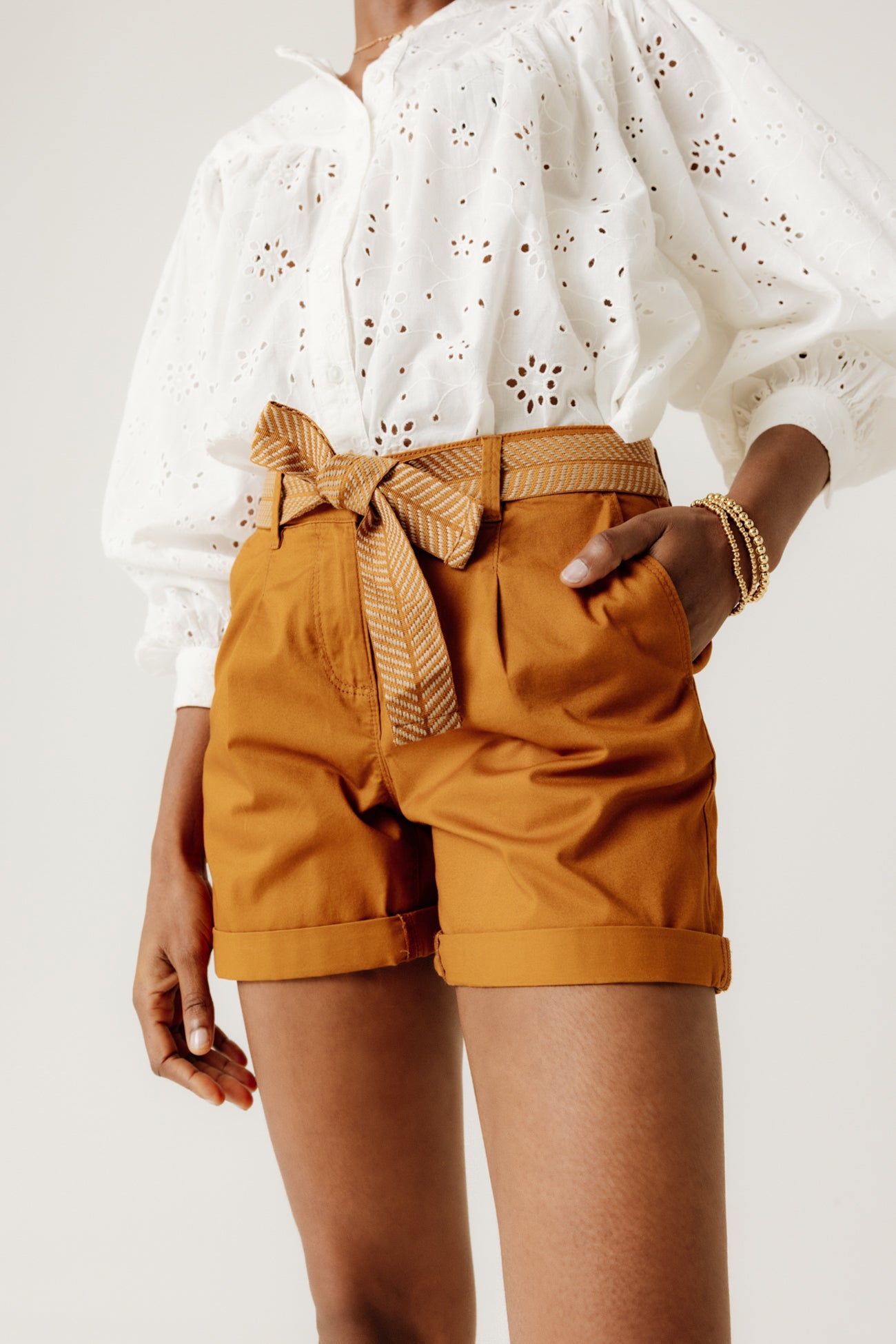 Belted pleated shorts - White