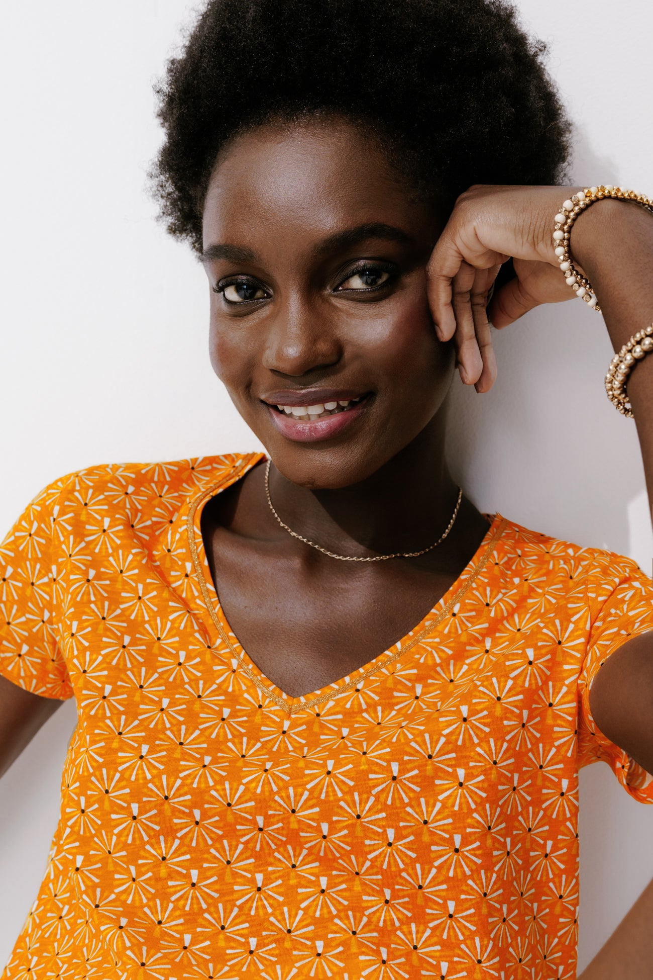 V-neck t-shirt - Beige print