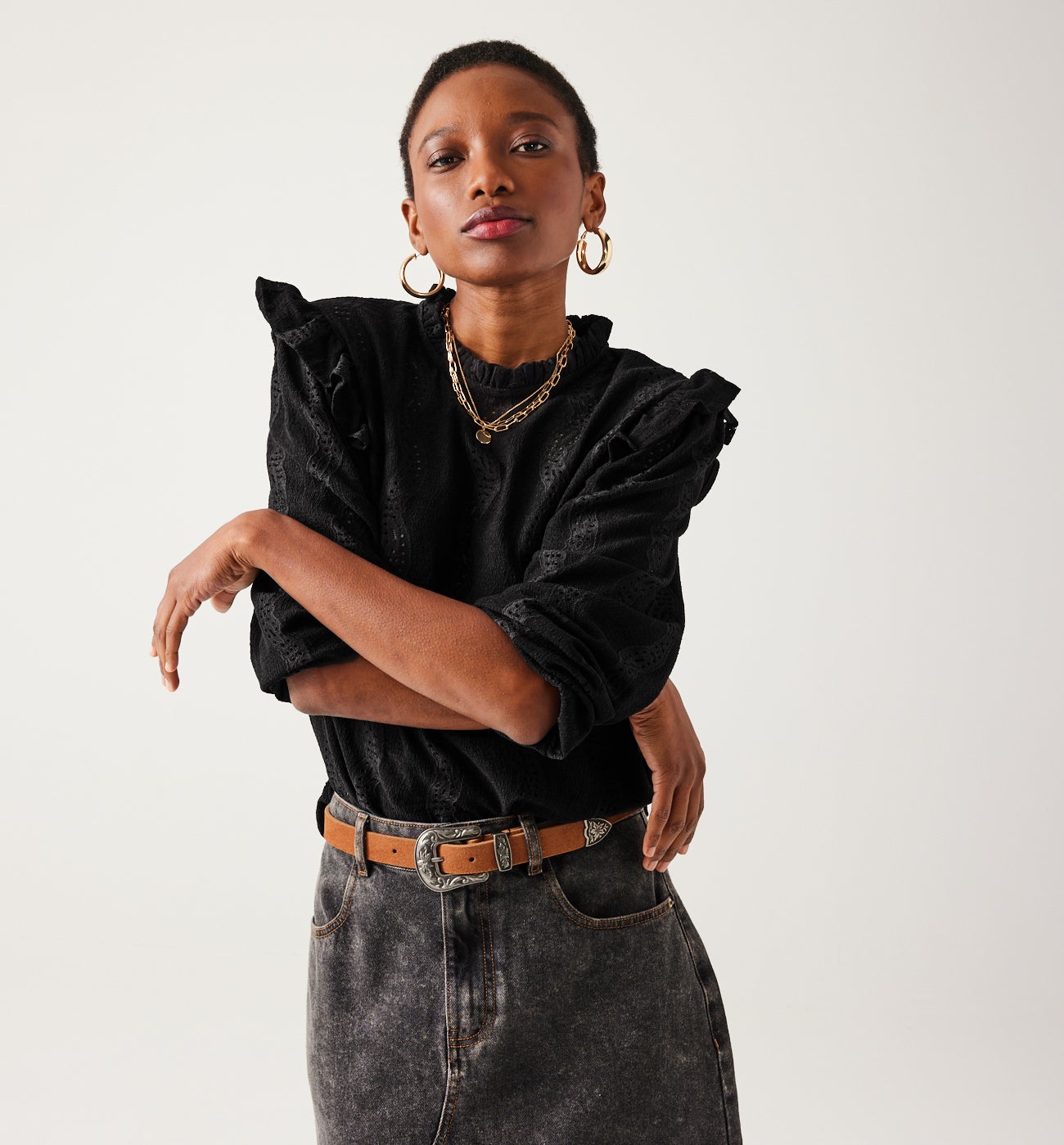 Frilly neckline top - Black