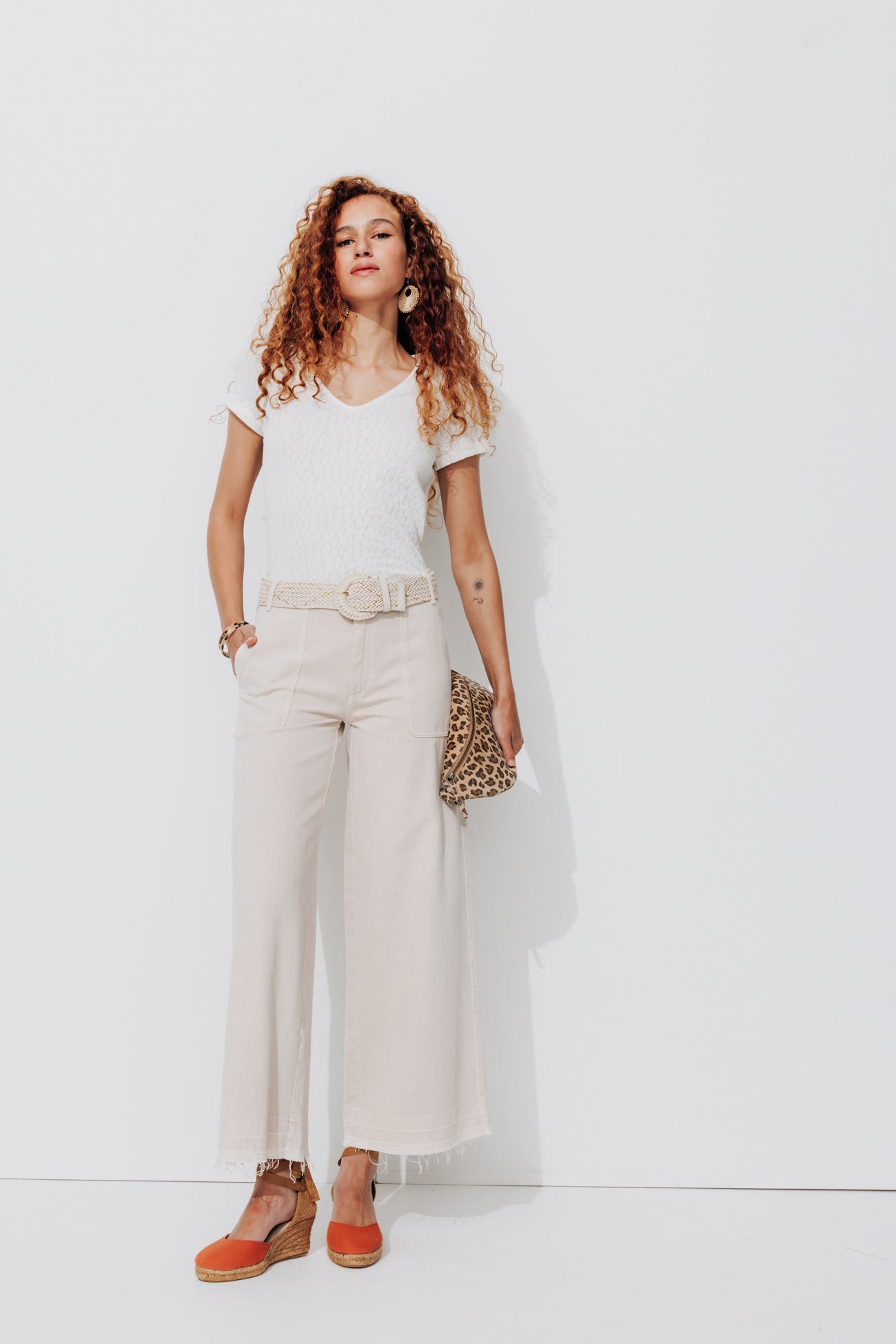 V-neck fashion t-shirt - Ecru