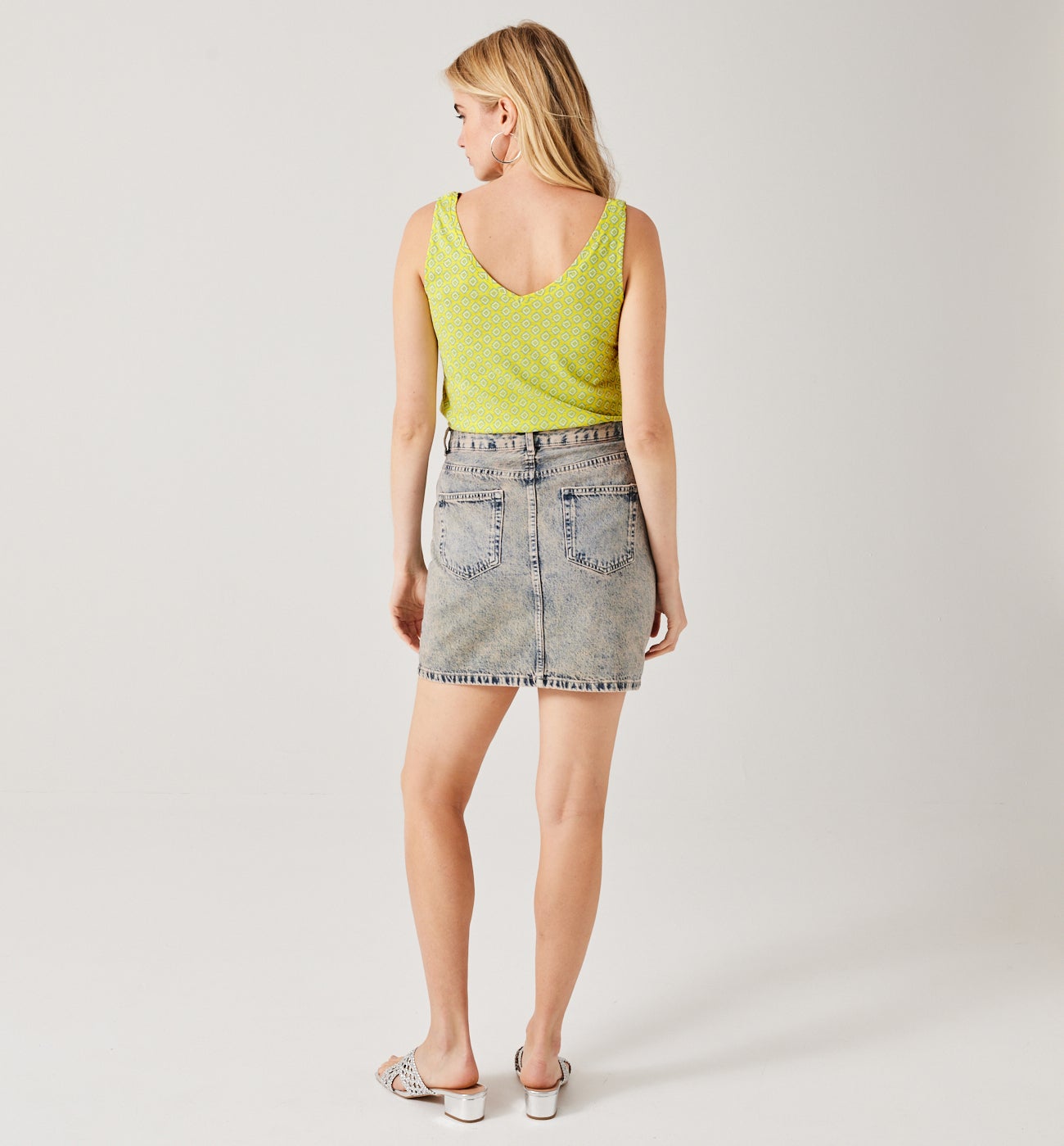 V-neckline sleeveless top - Ecru