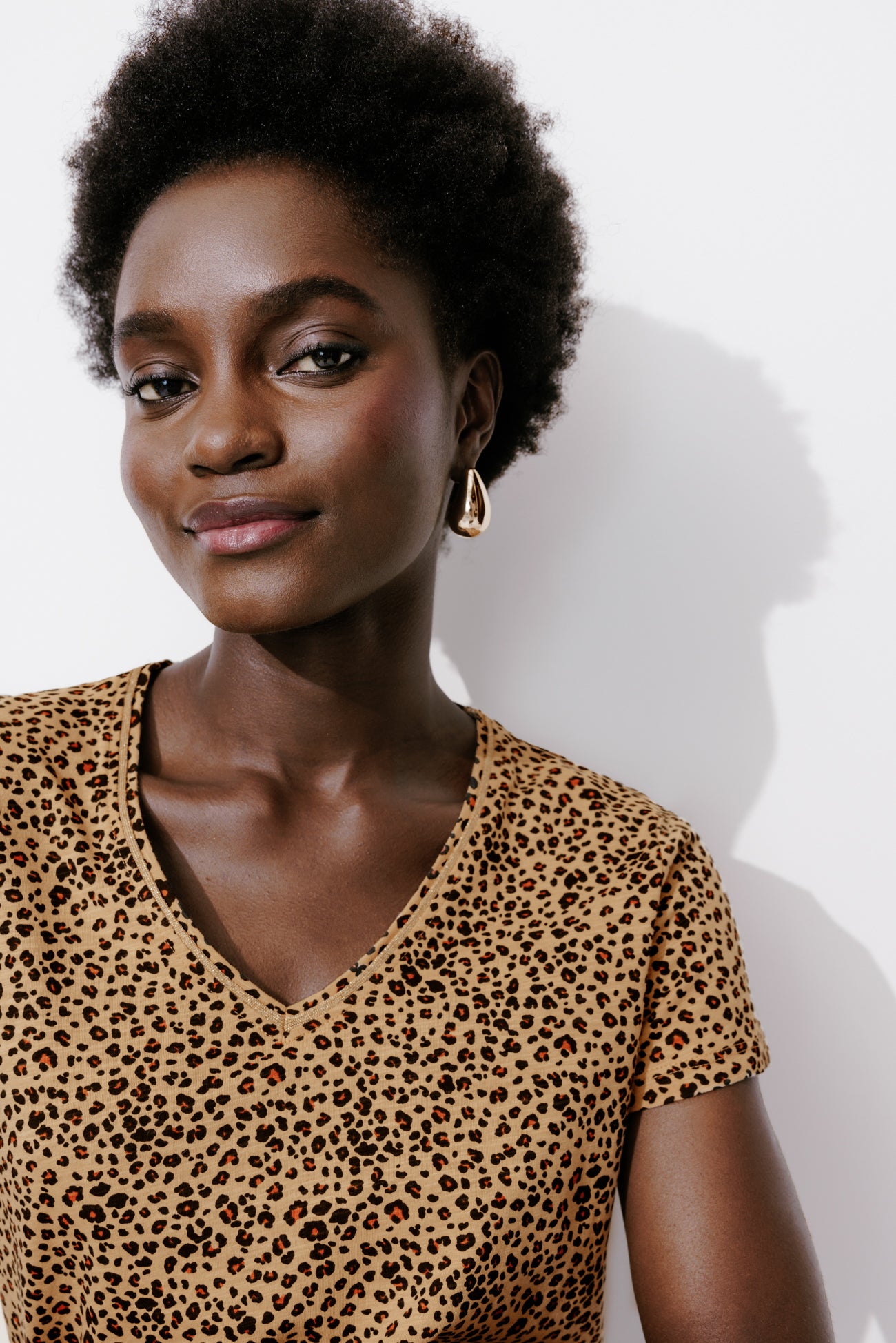 V-neck t-shirt - Beige print