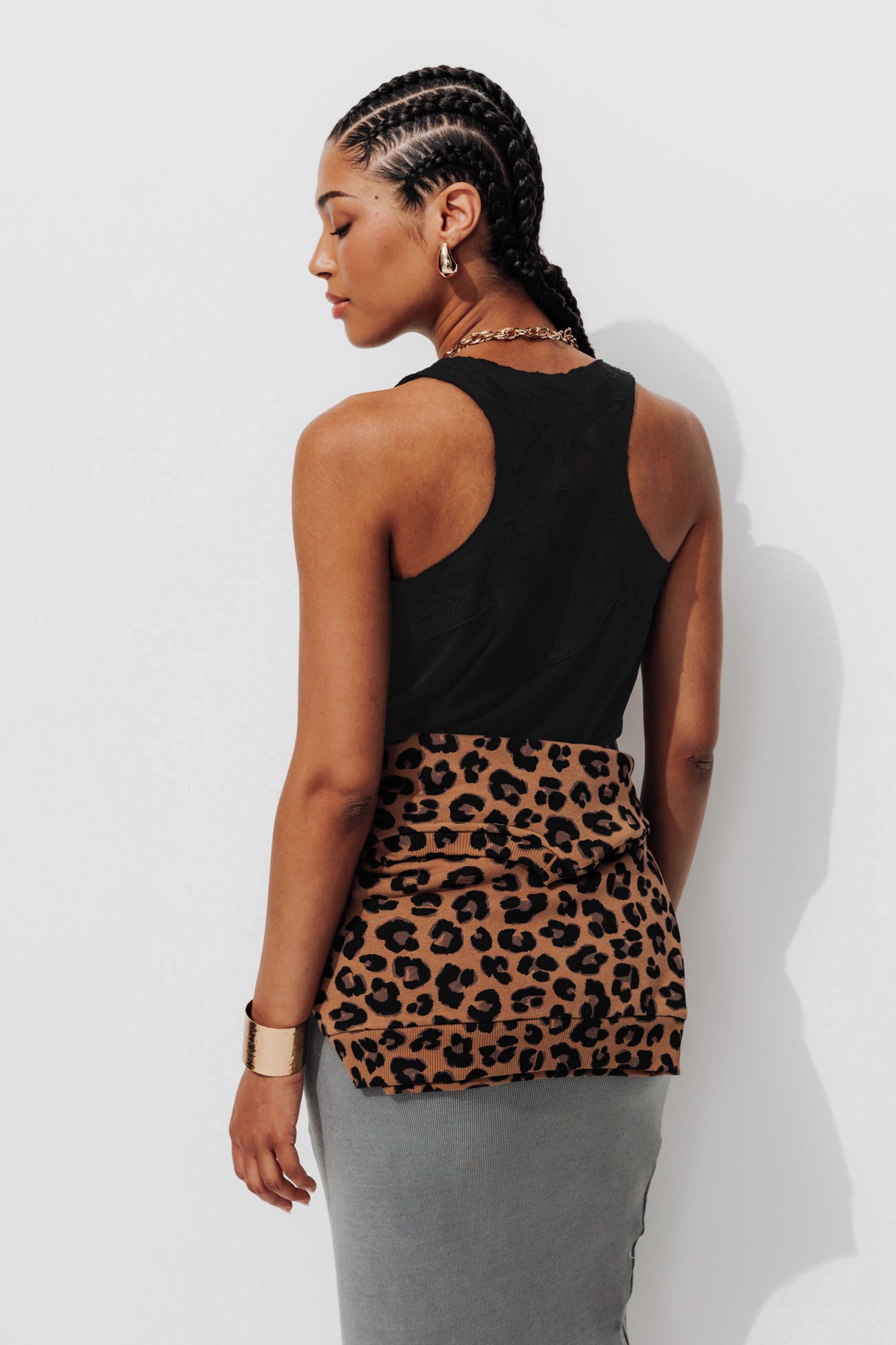 Back-embroidery sleeveless top - Black