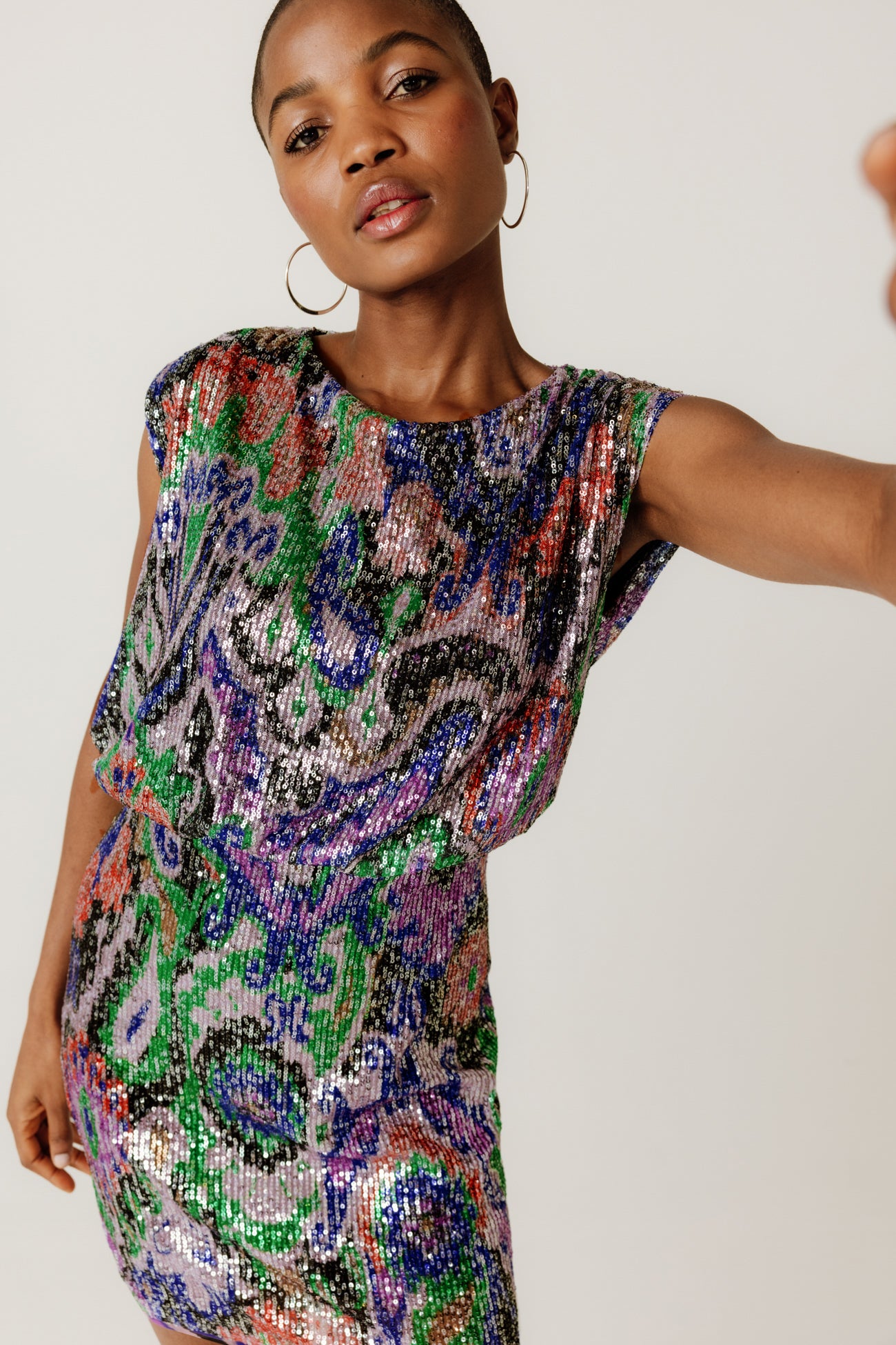 Short sequinned dress - Multicolour print