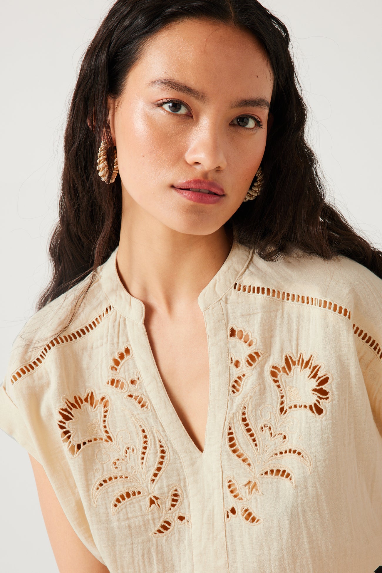 Embroidery detail blouse - Beige