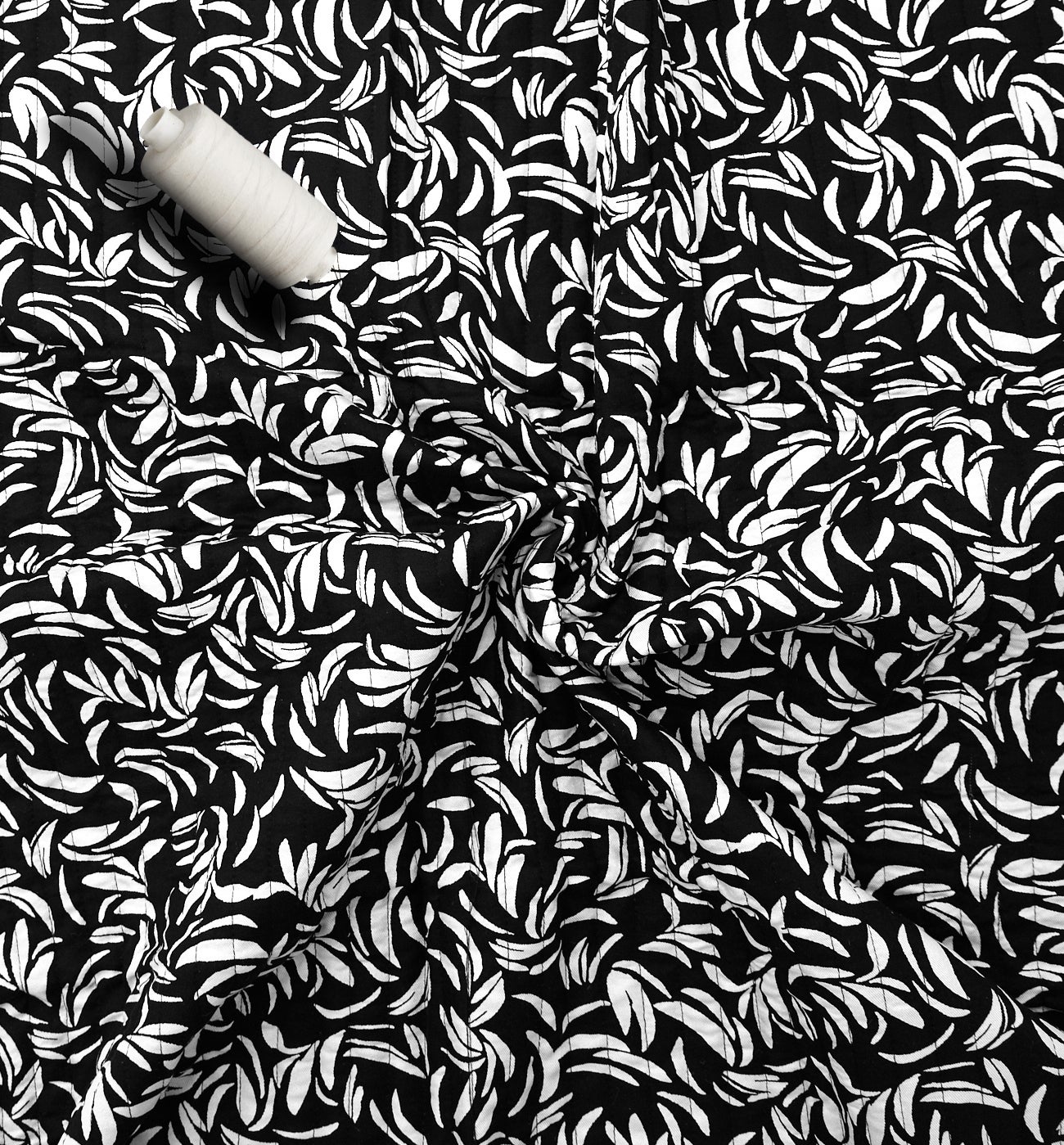 Patterned padded 2m fabric cut - Black print