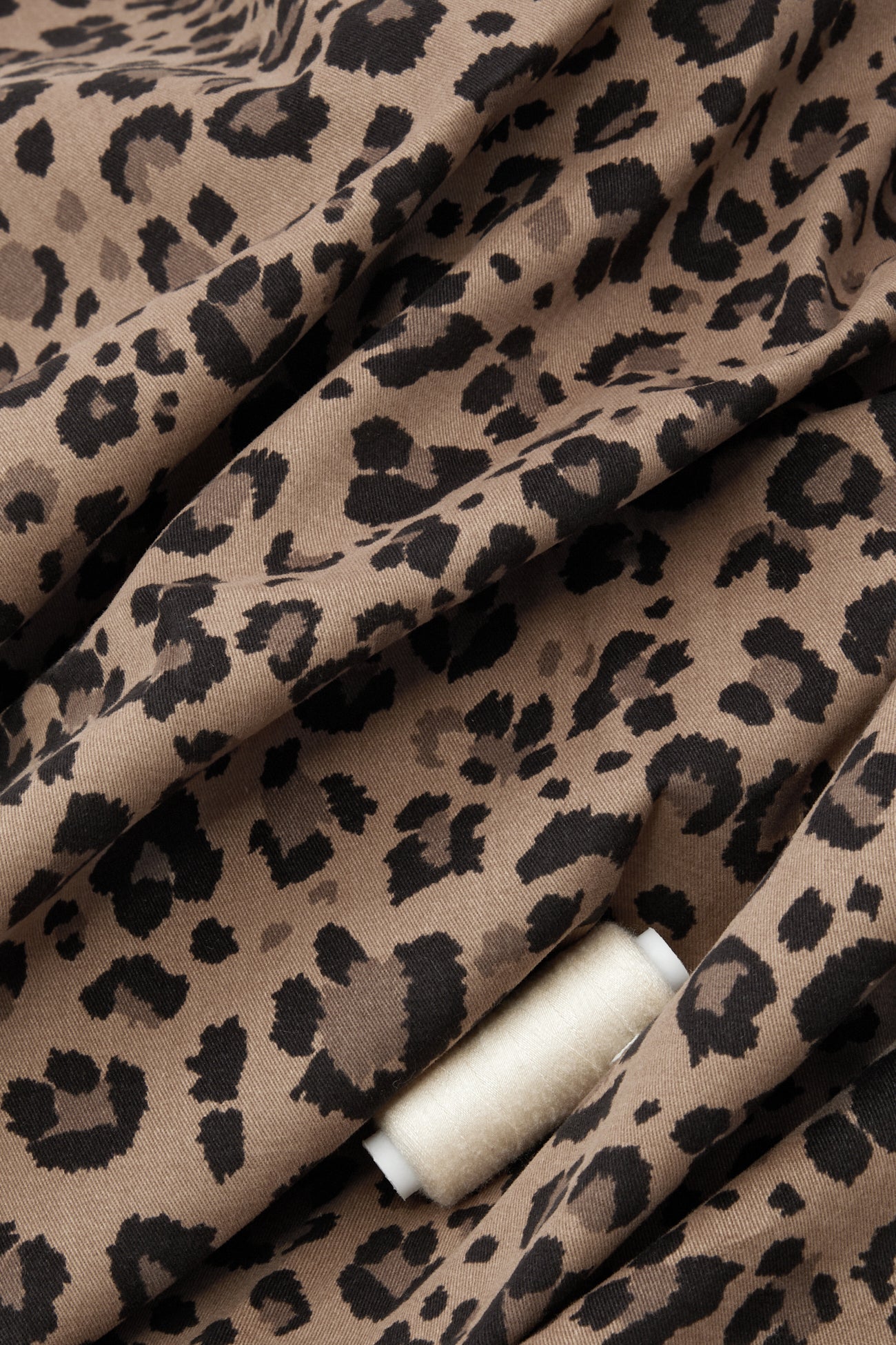 3m patterned gabardine fabric - Chestnut brown print