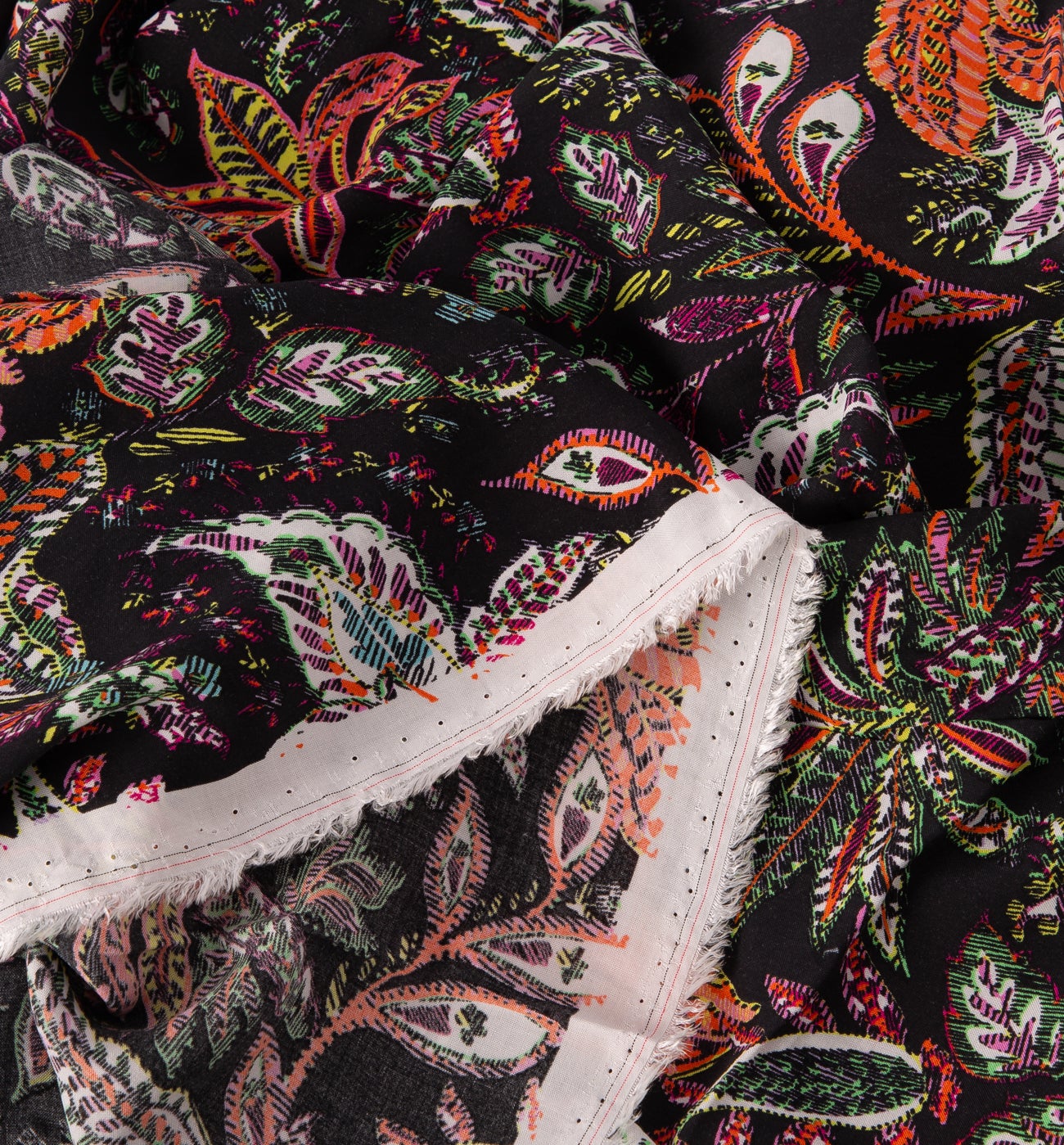 3m viscose fabric cut - Black print