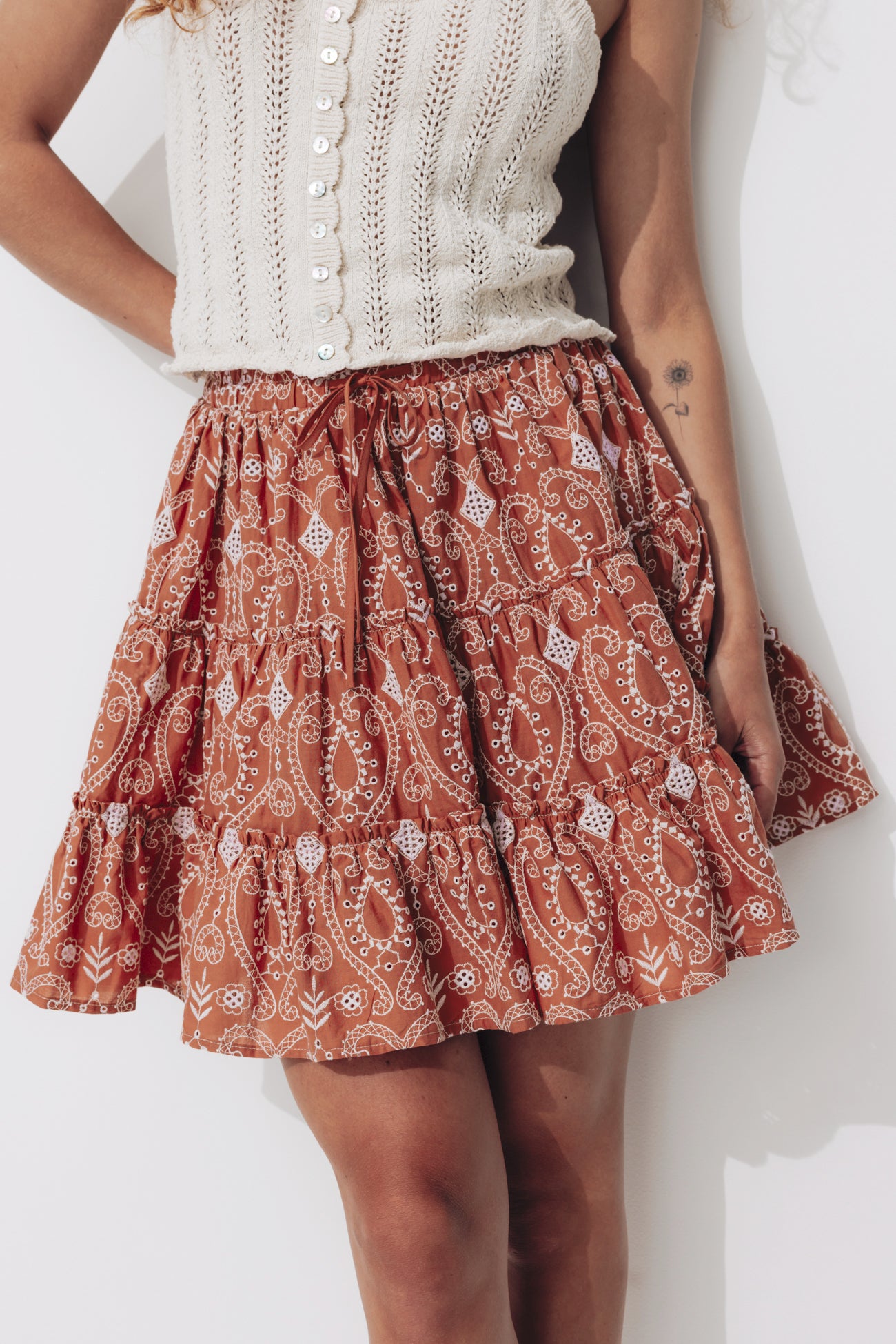Short broderie anglaise skirt - Multicolour print