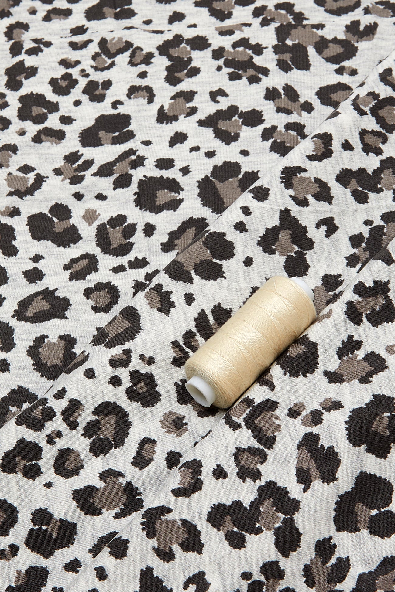 3m leopard jersey fabric cut - Grey print