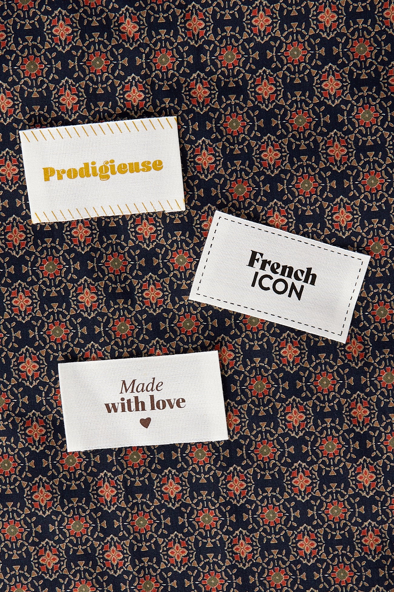 Set of 5 sewable labels - Ecru print