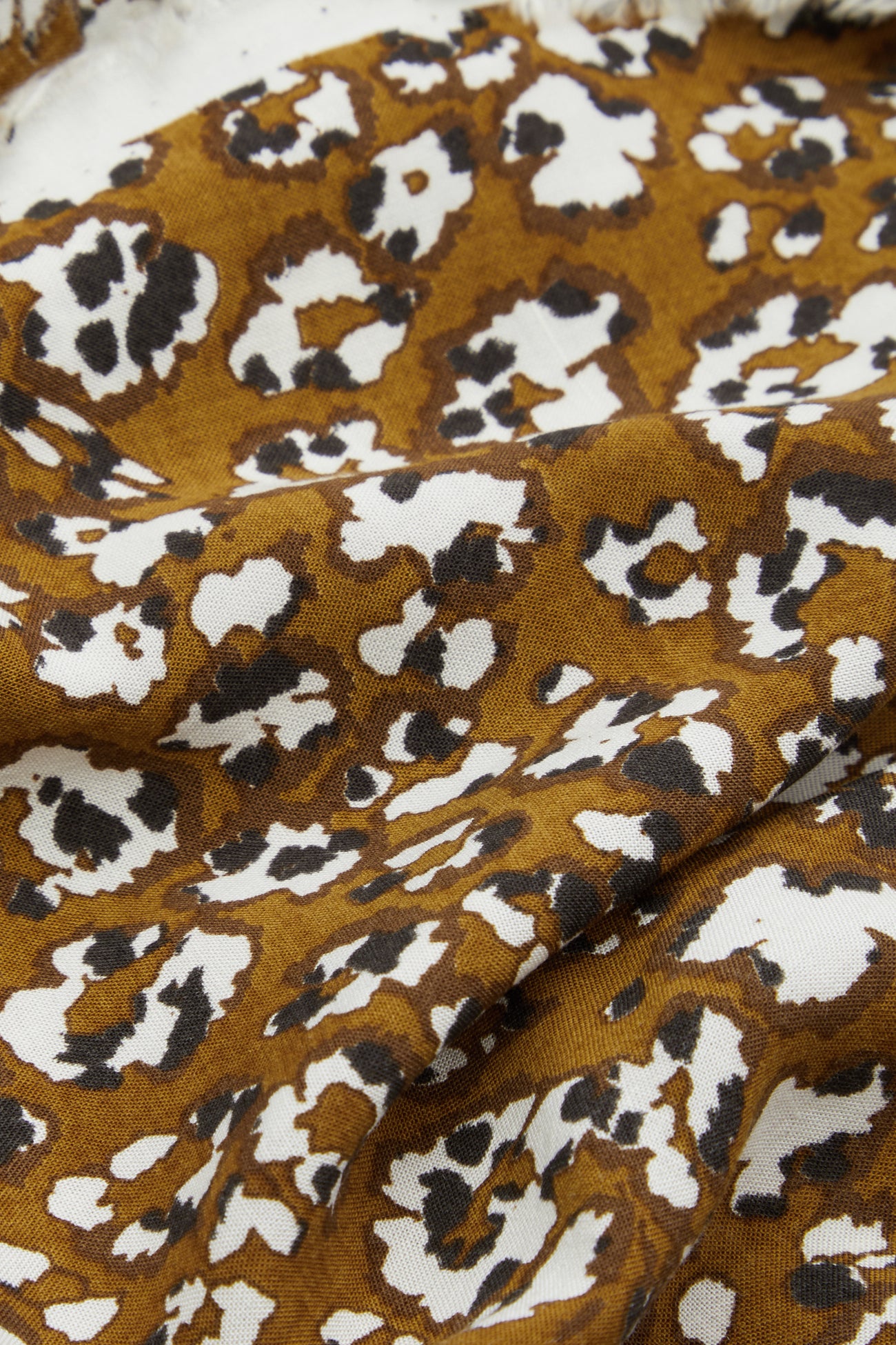3m leopard viscose fabric - Black print