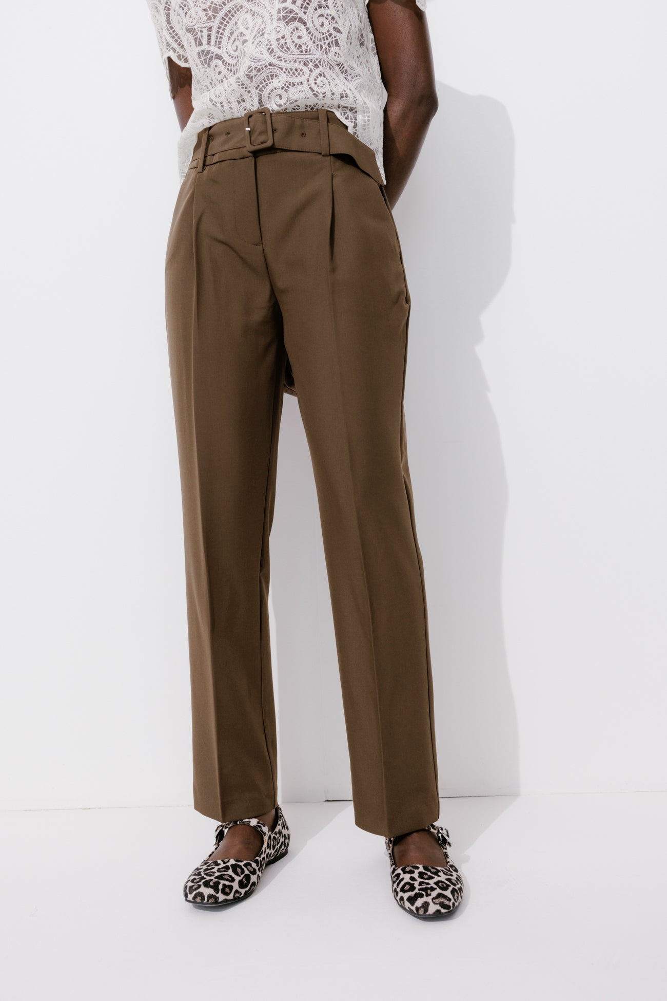 Peg-shape trousers - Chestnut brown