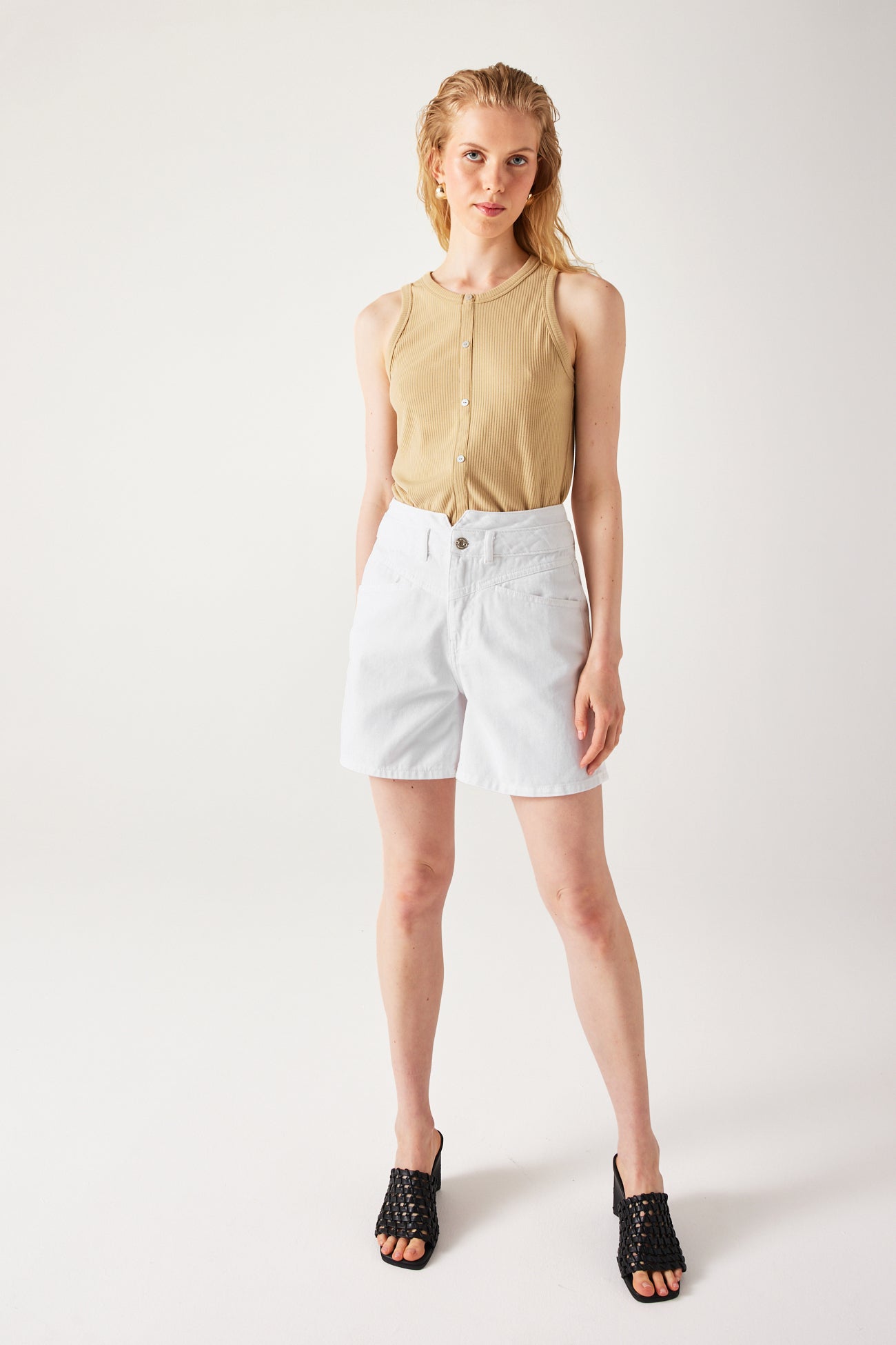 High-waist denim shorts - Ecru