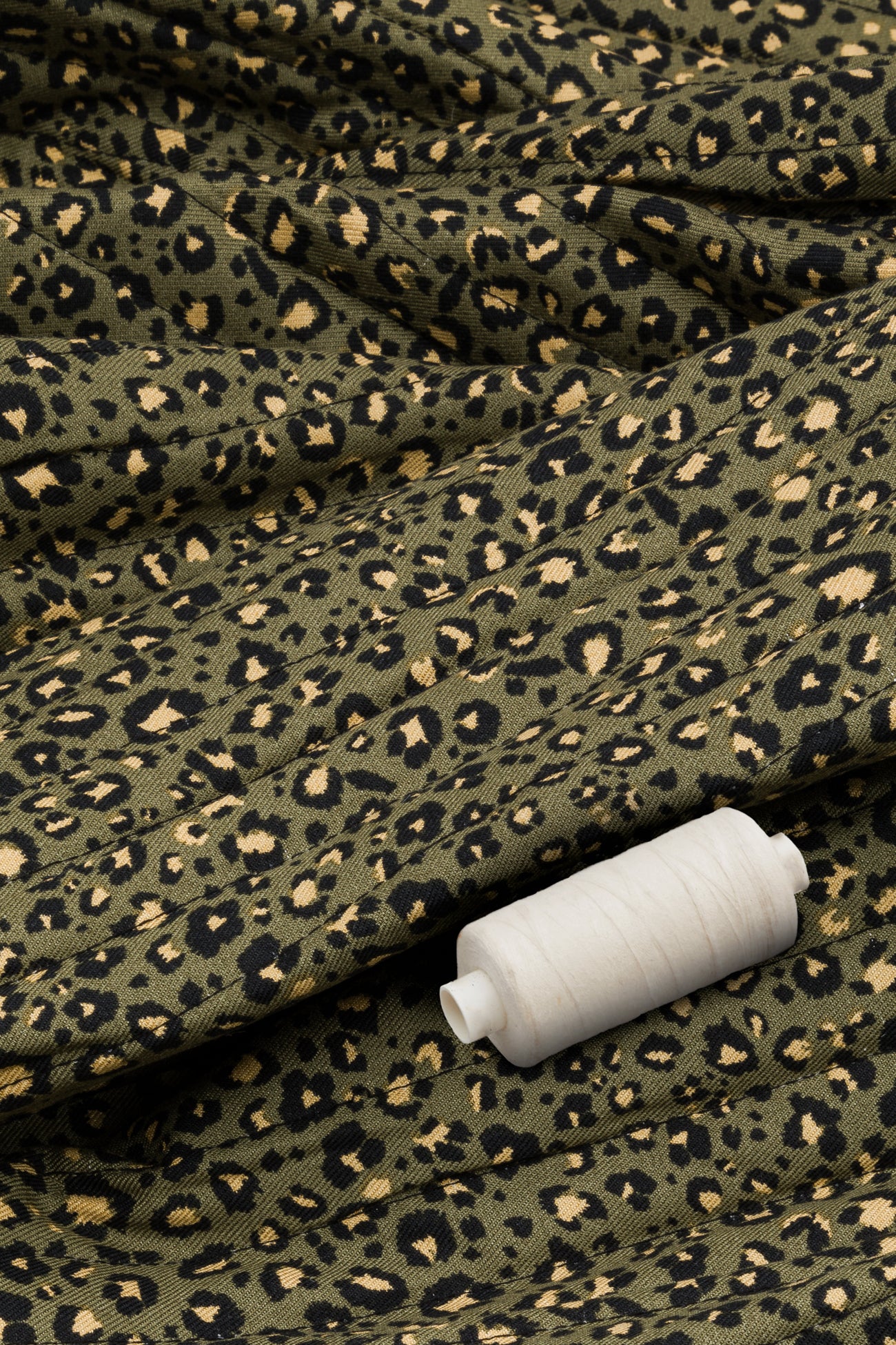 Leopard 2m padded fabric - Khaki print