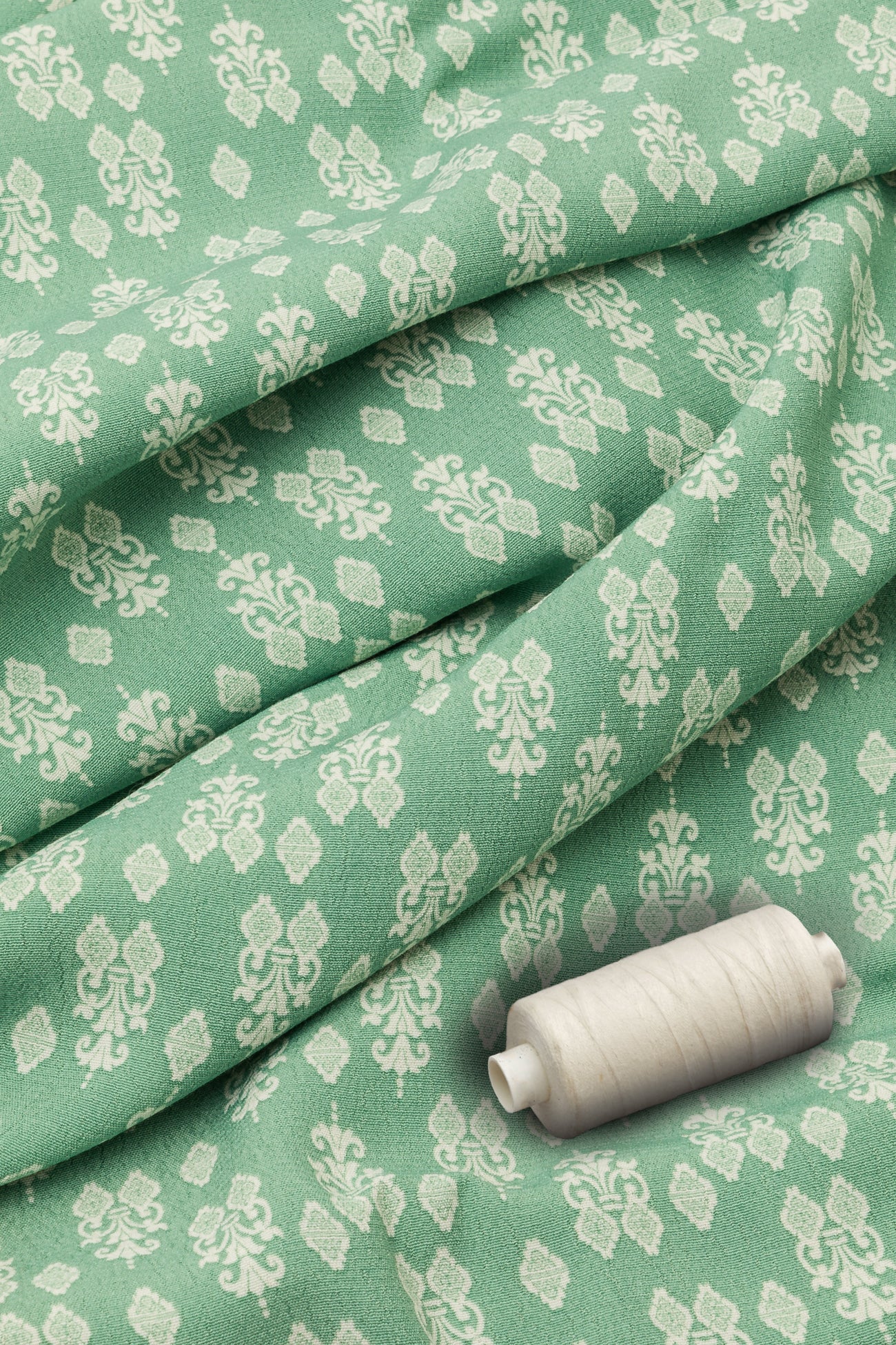 3m viscose crêpe fabric cut - Green print