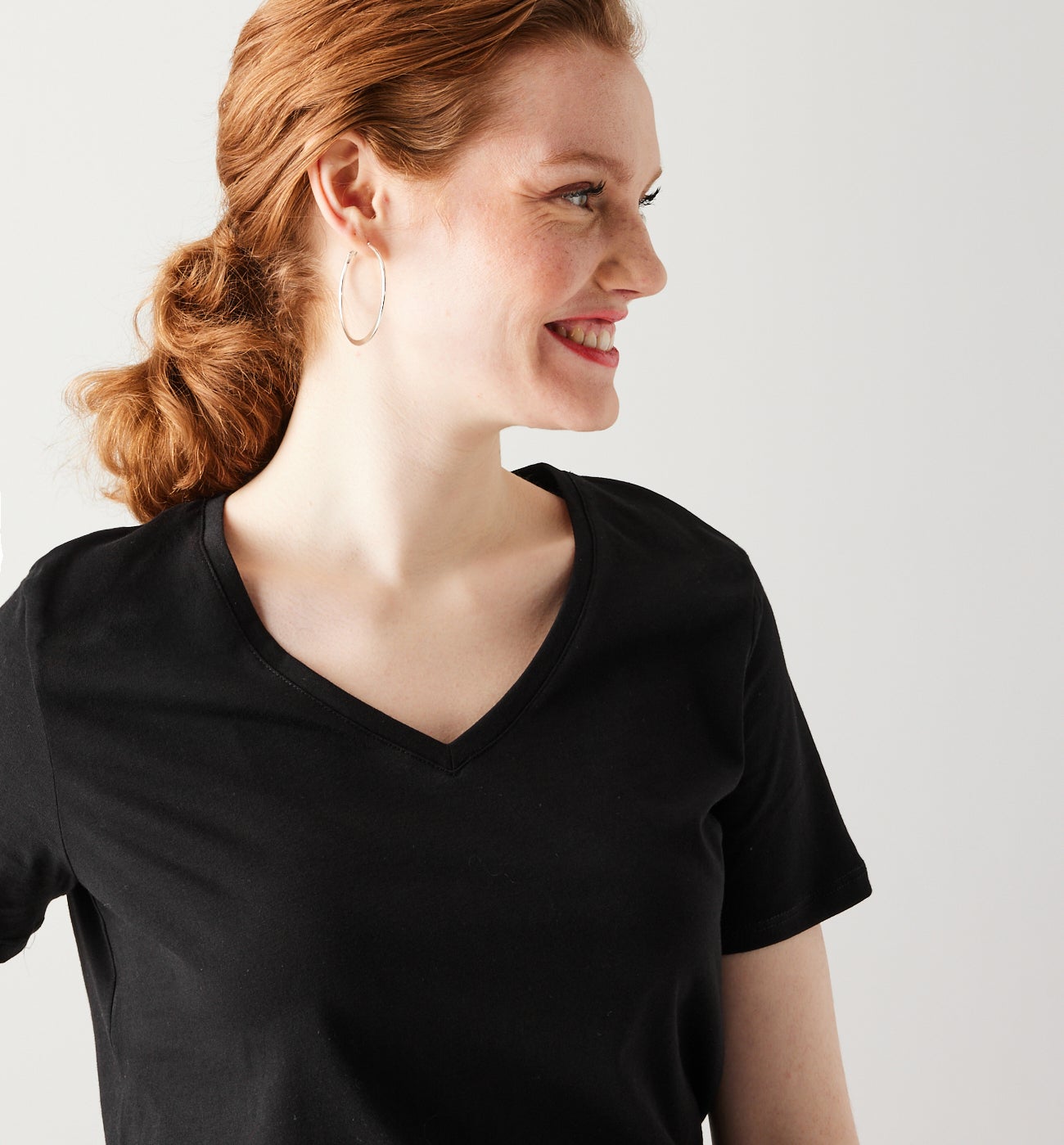 Plain v-neckline top - White