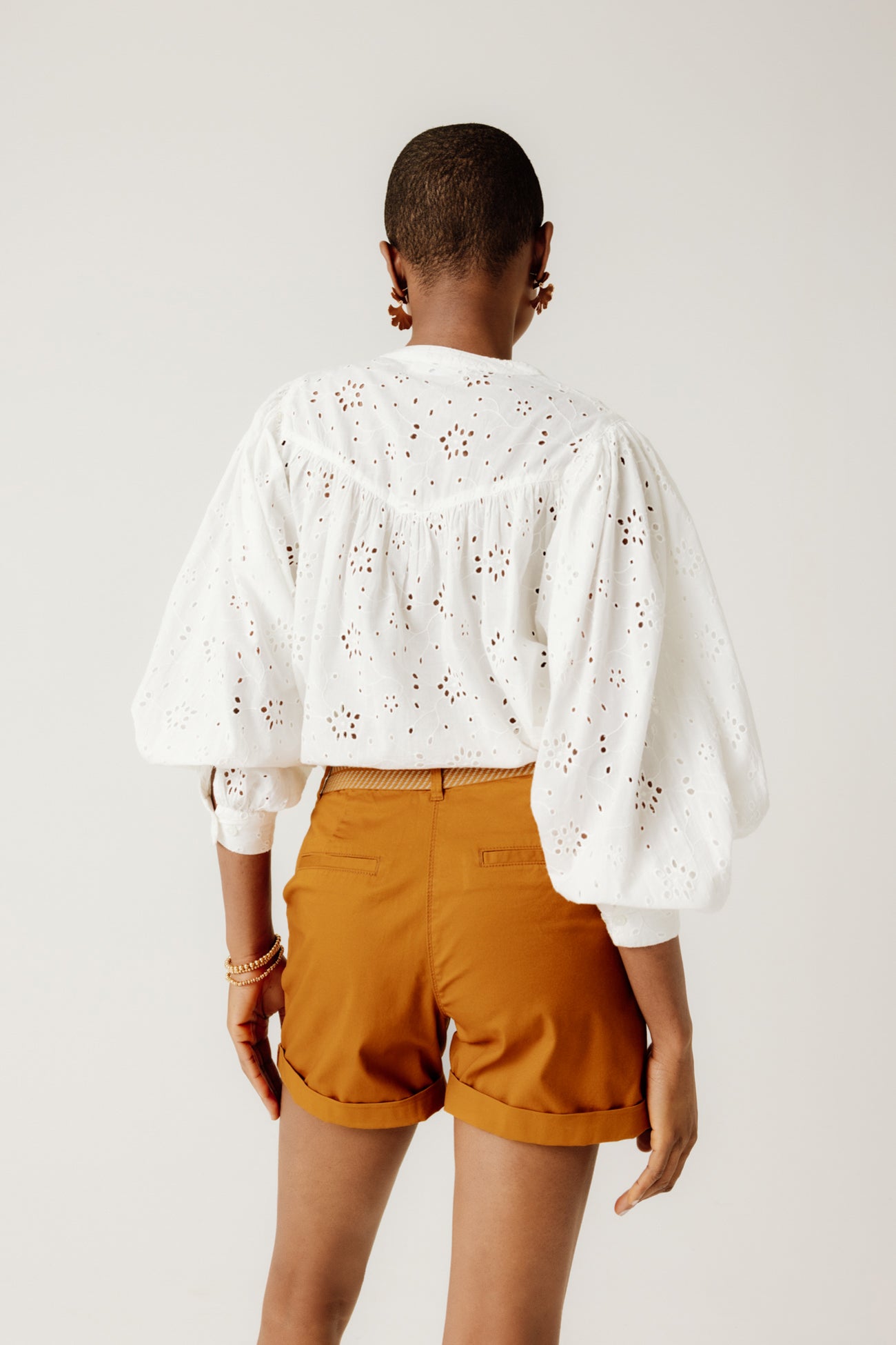 Belted pleated shorts - White