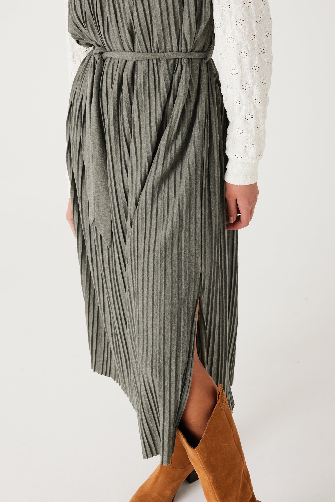 Mid-length pleat dress - Khaki