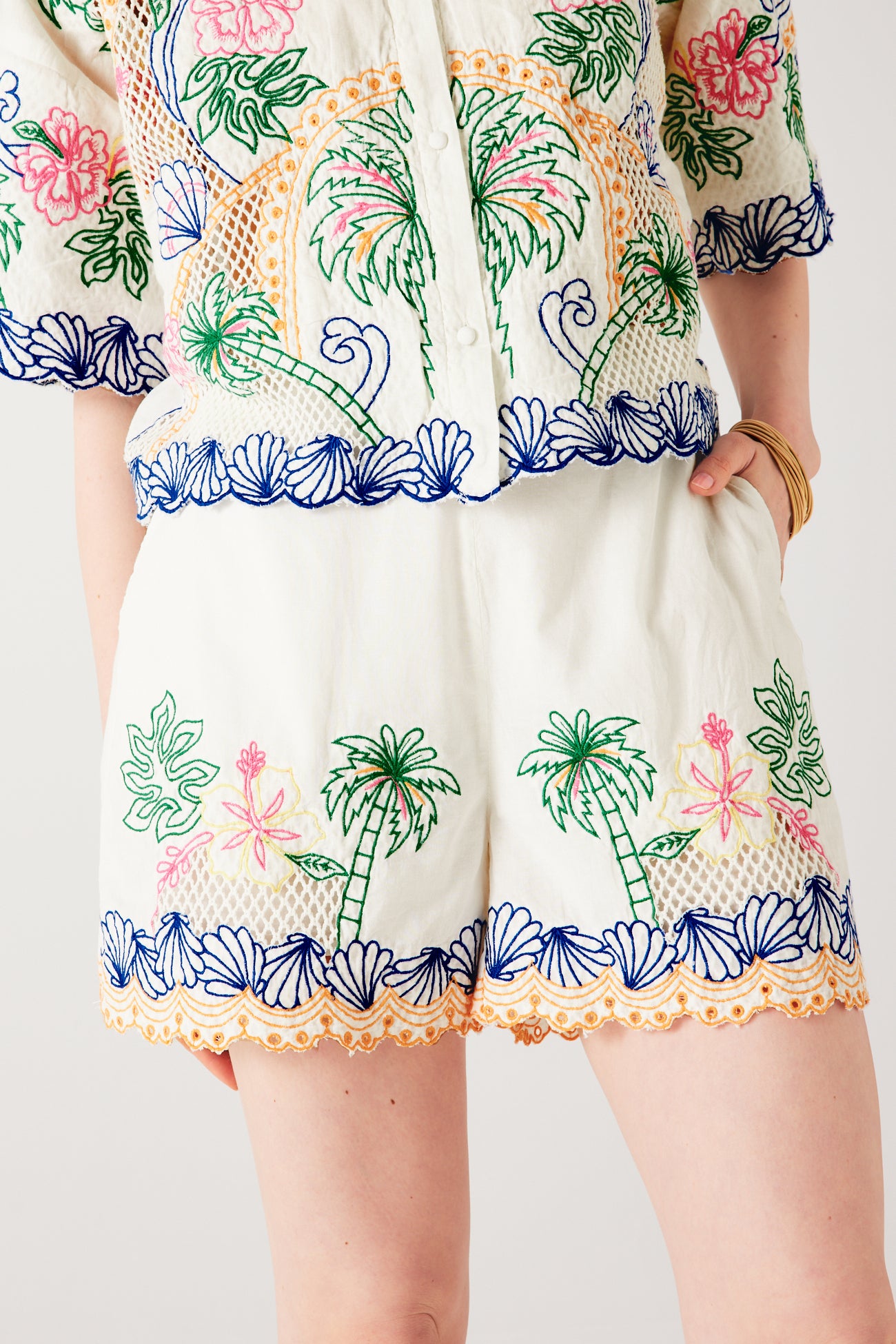 Embroidered cotton shorts - Ecru print