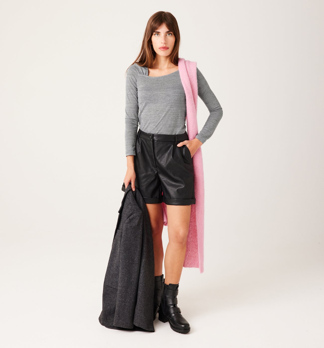 Slanted neckline top - Light grey