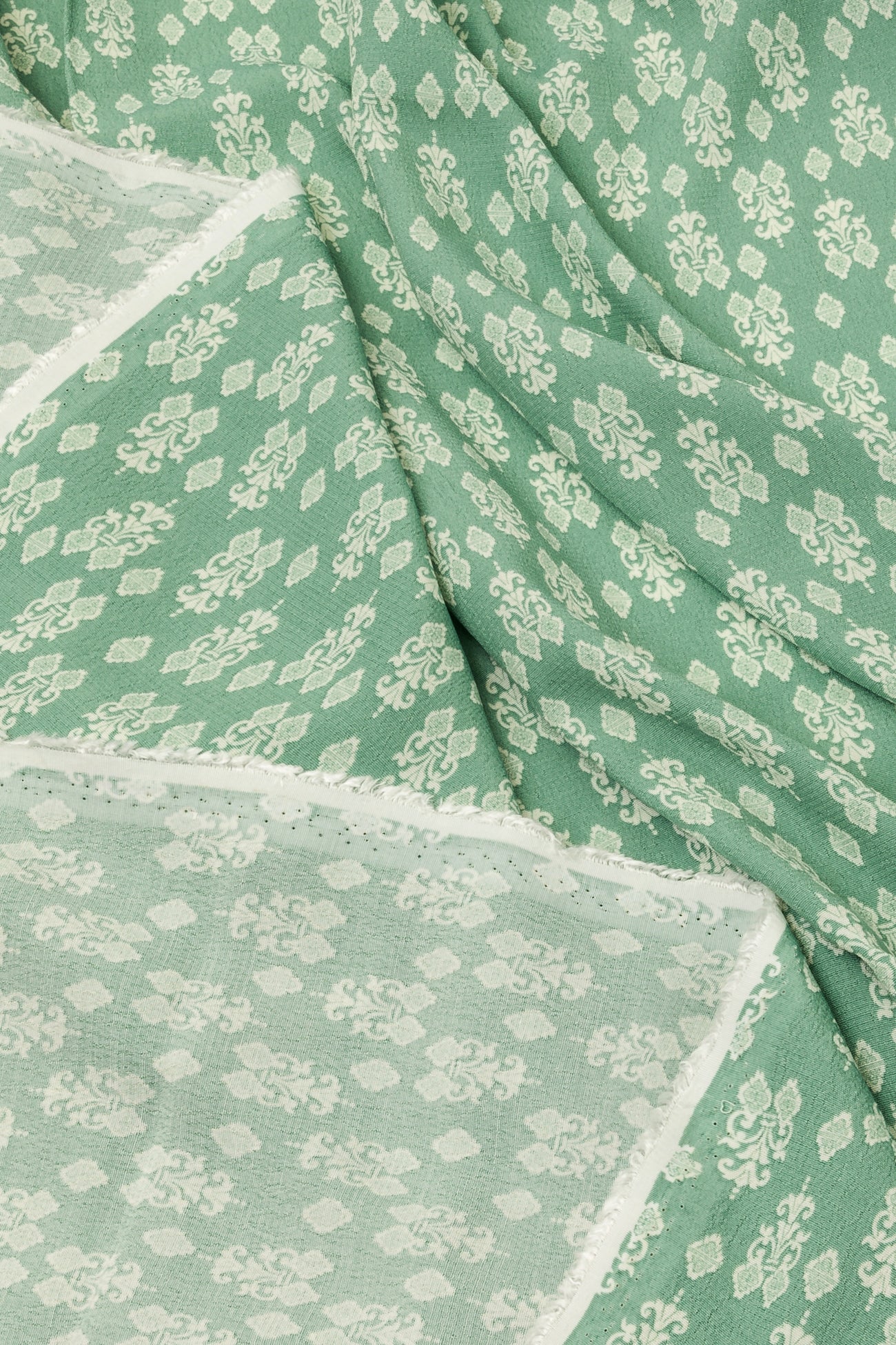 3m viscose crêpe fabric cut - Green print