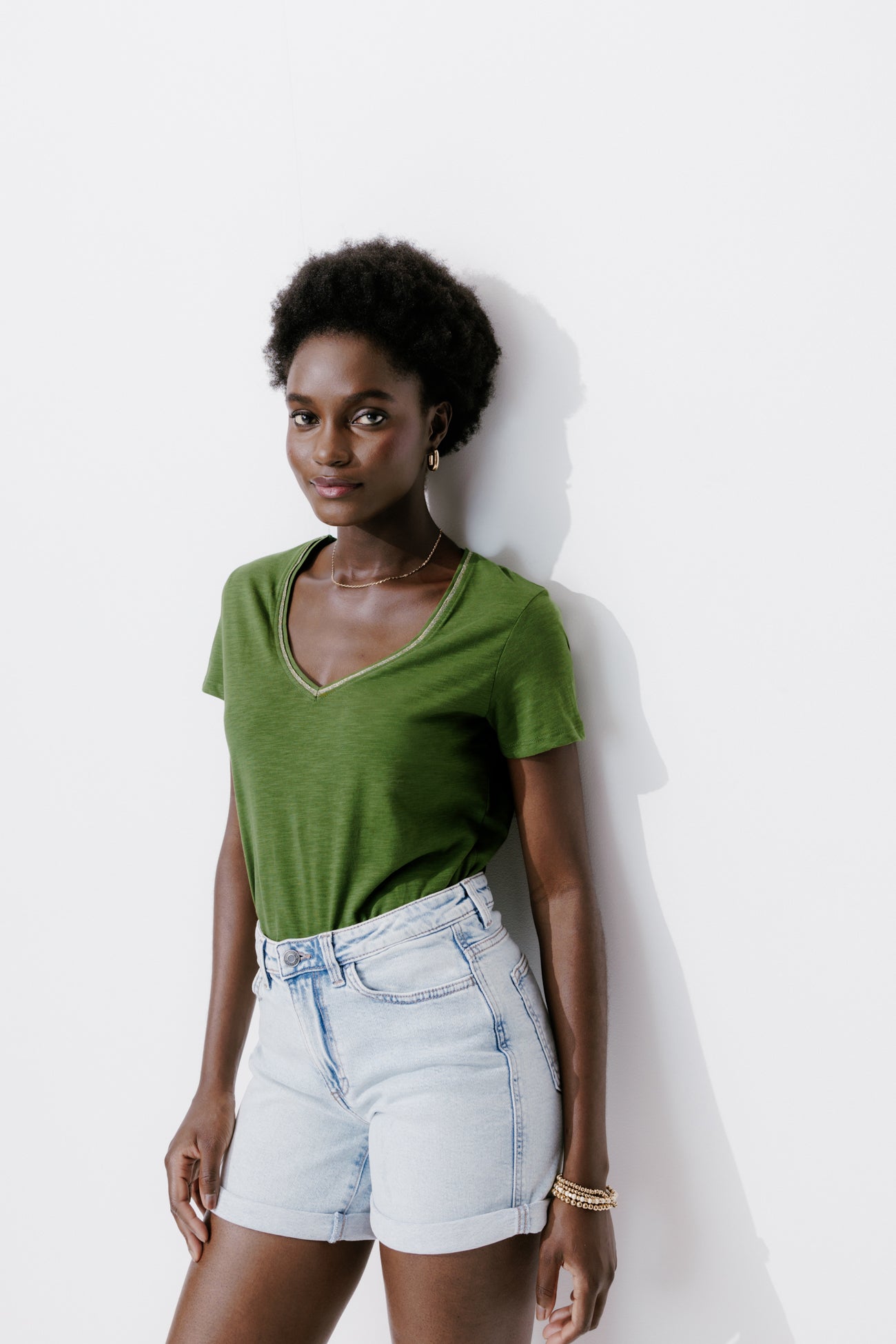 V-neck t-shirt - Beige print