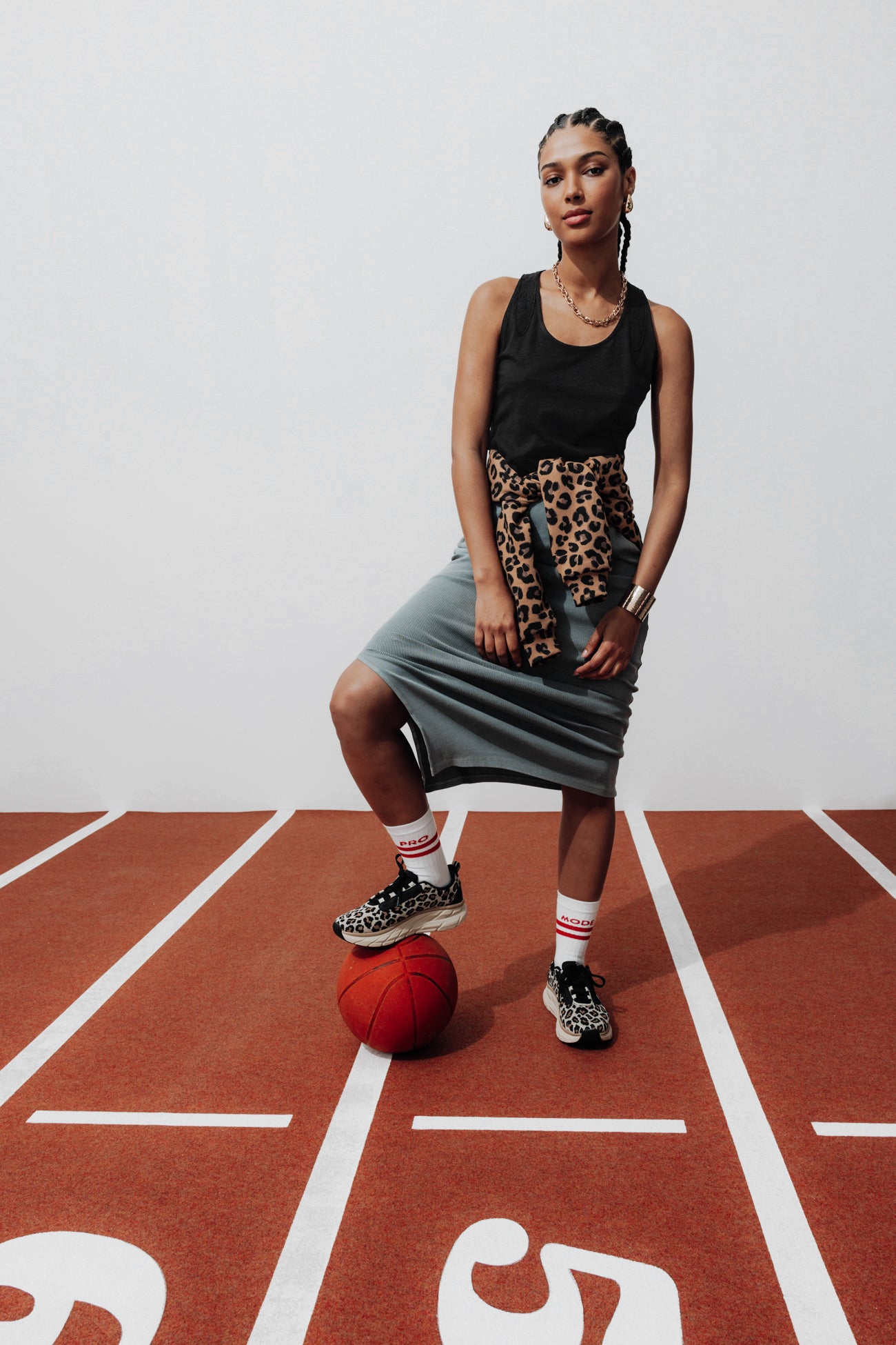 Back-embroidery sleeveless top - Black