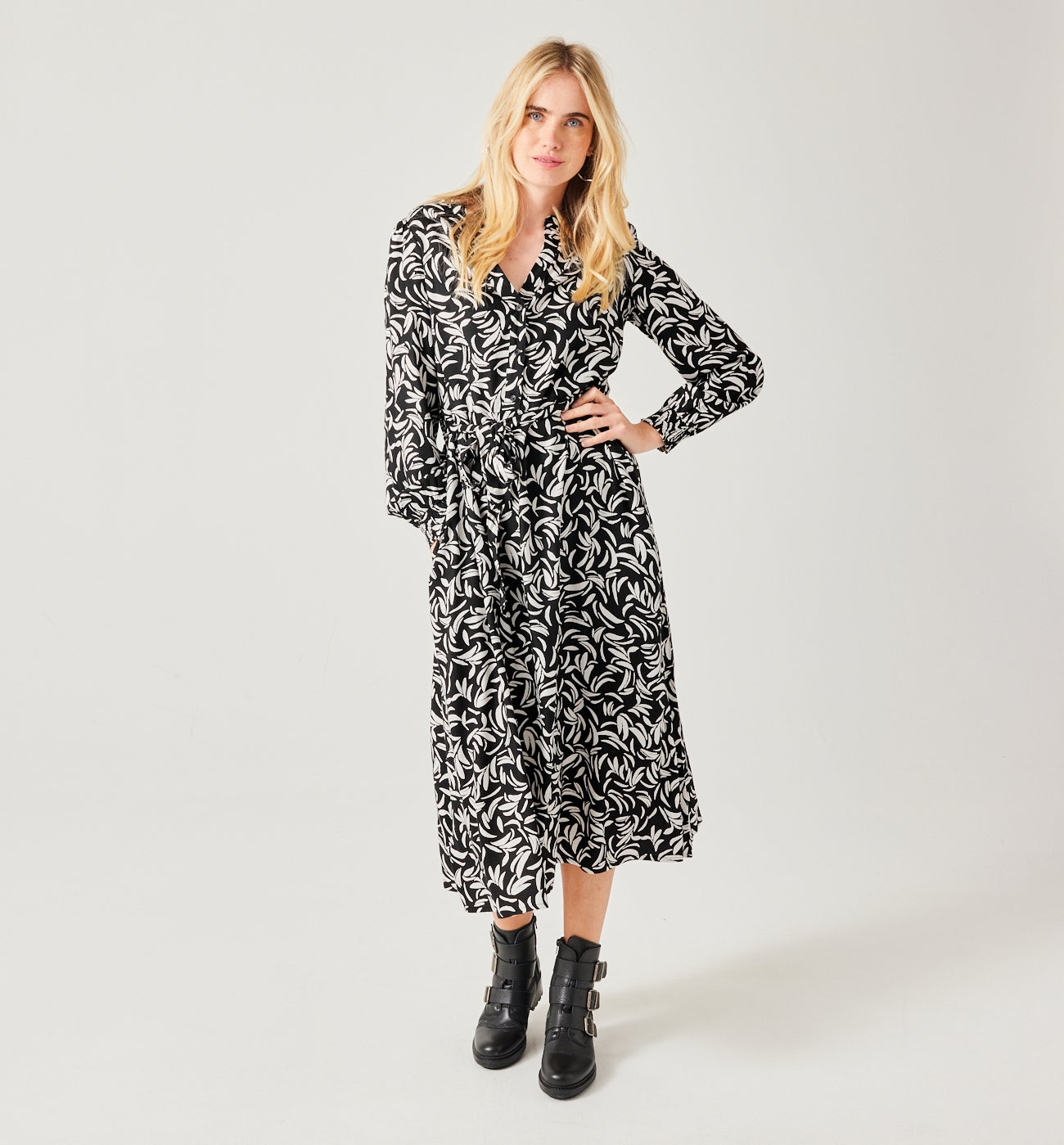 Pattern viscose 2m fabric cut - Black print