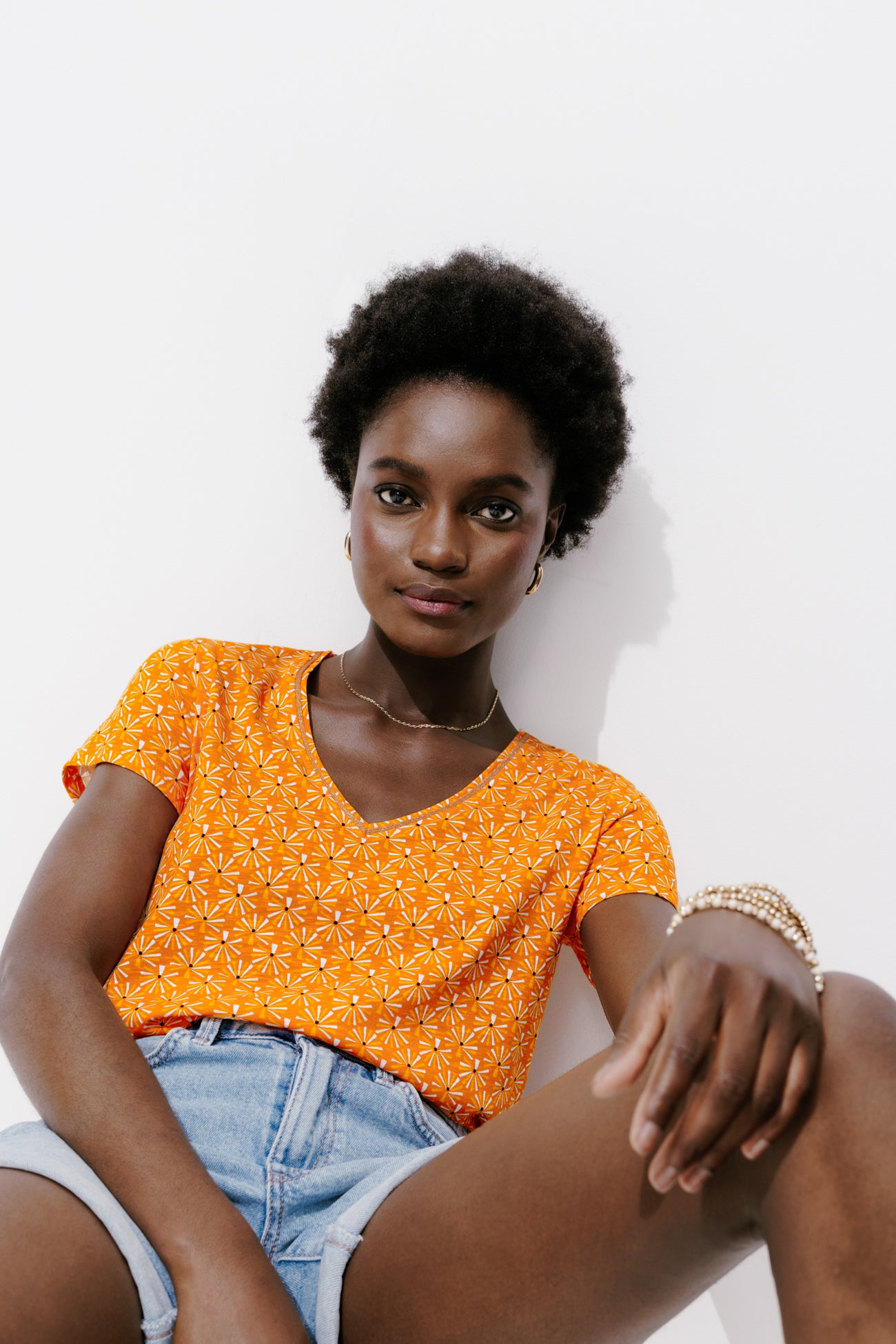 V-neck t-shirt - Orange print