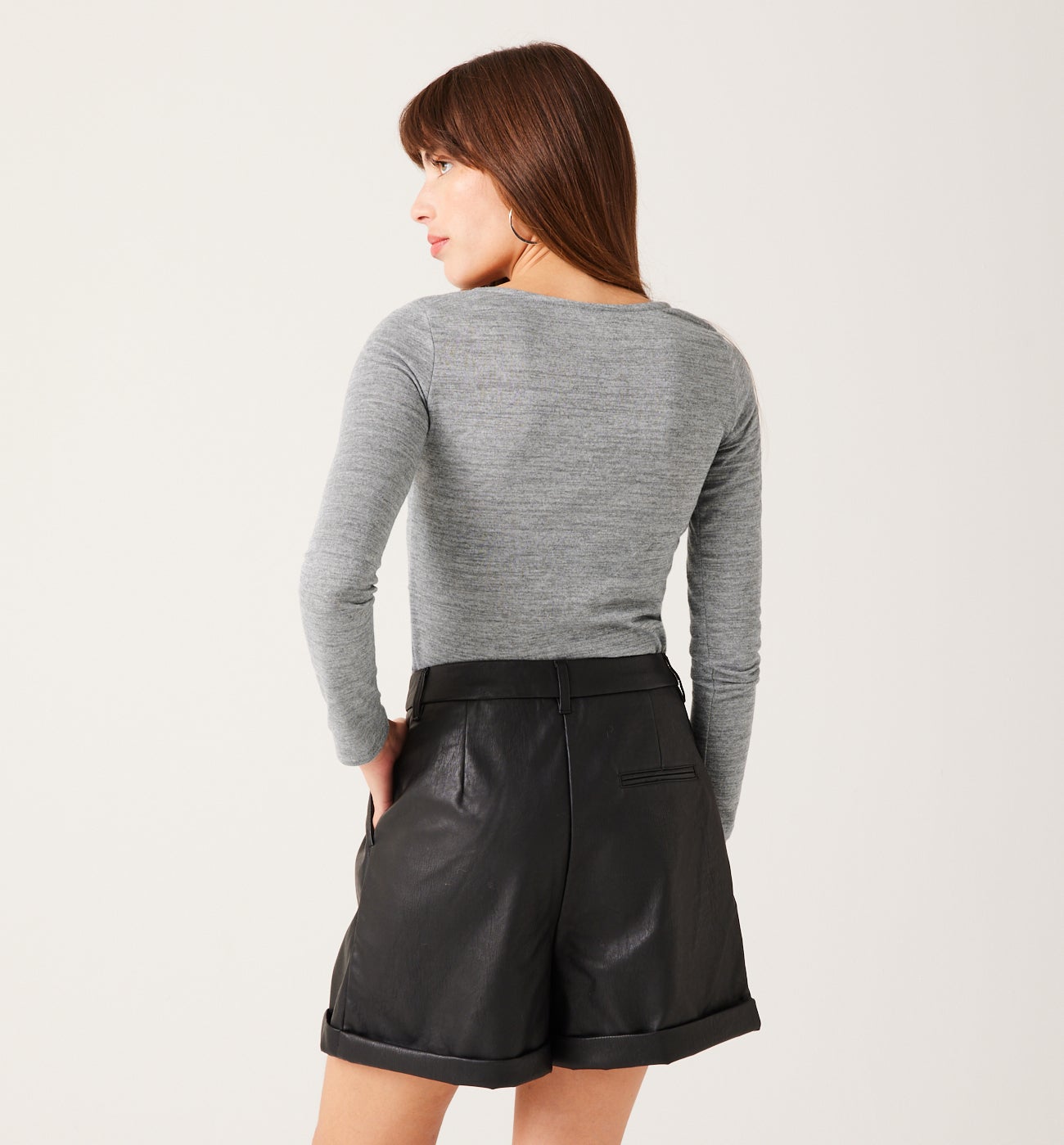 Slanted neckline top - Light grey