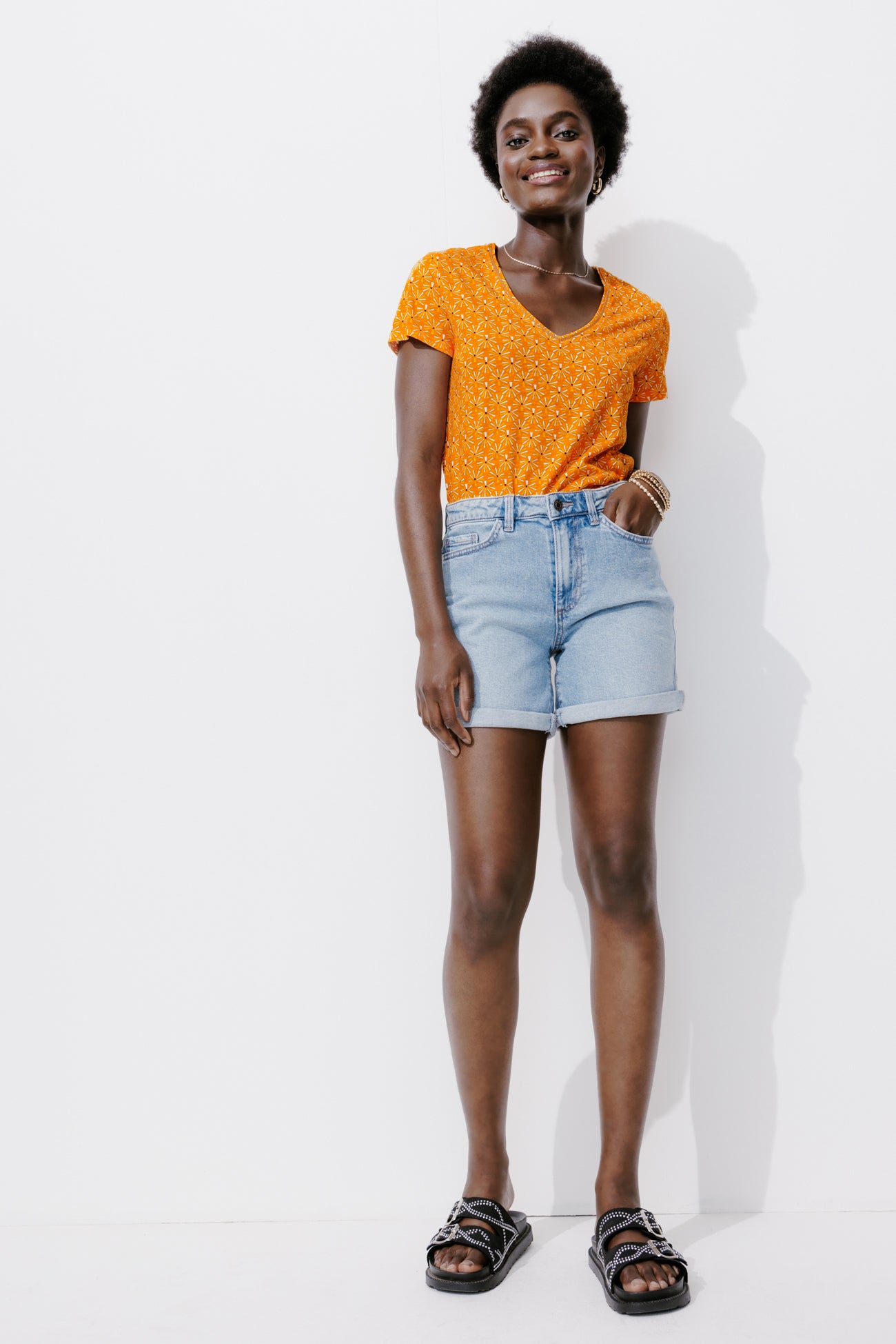 V-neck t-shirt - Orange print