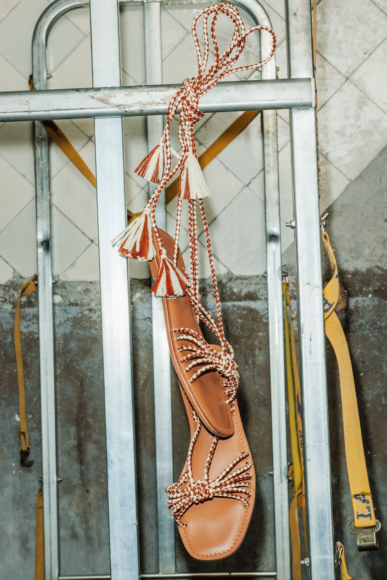 Leather and raffia sandals - Multicolour print