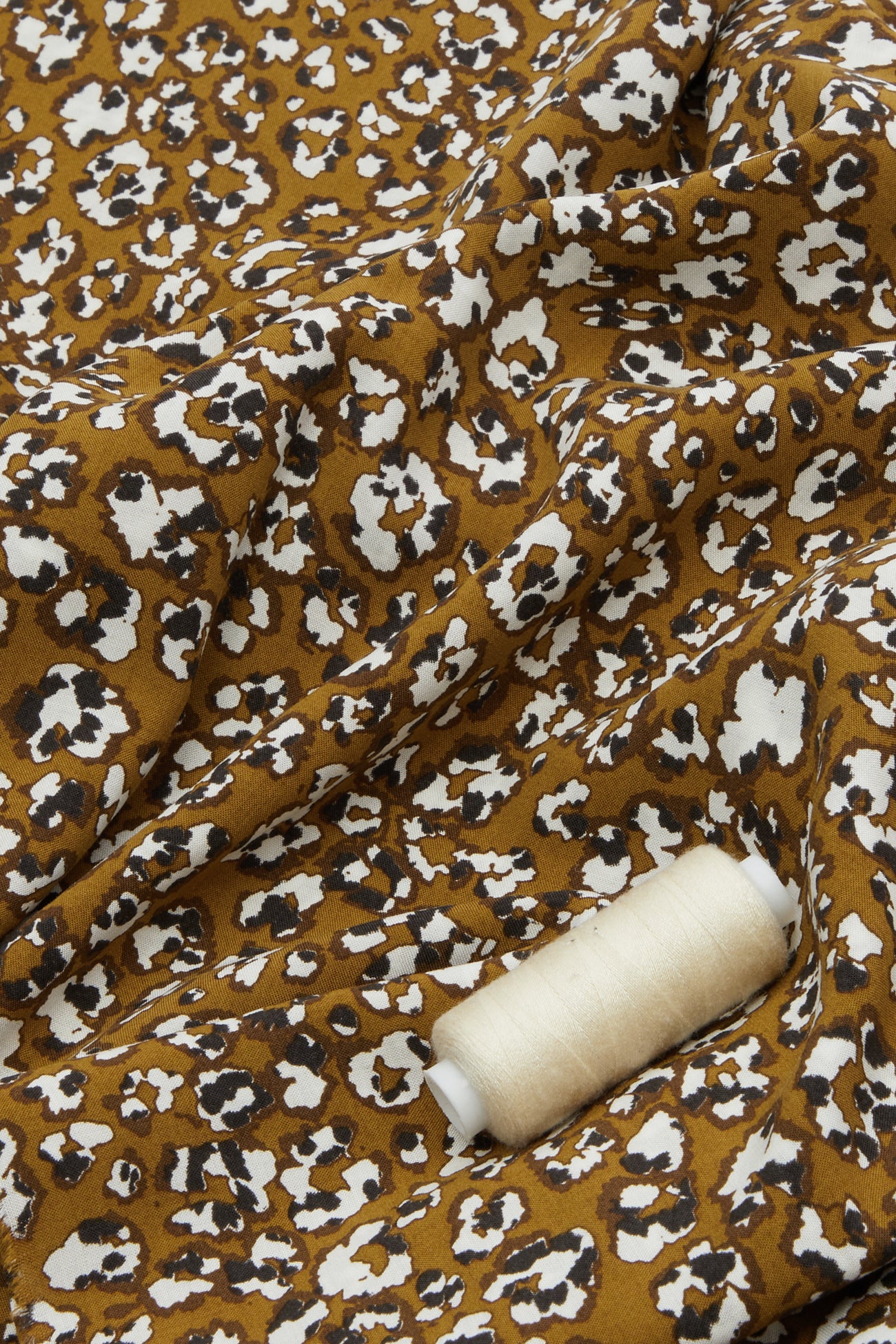 3m leopard viscose fabric - Black print