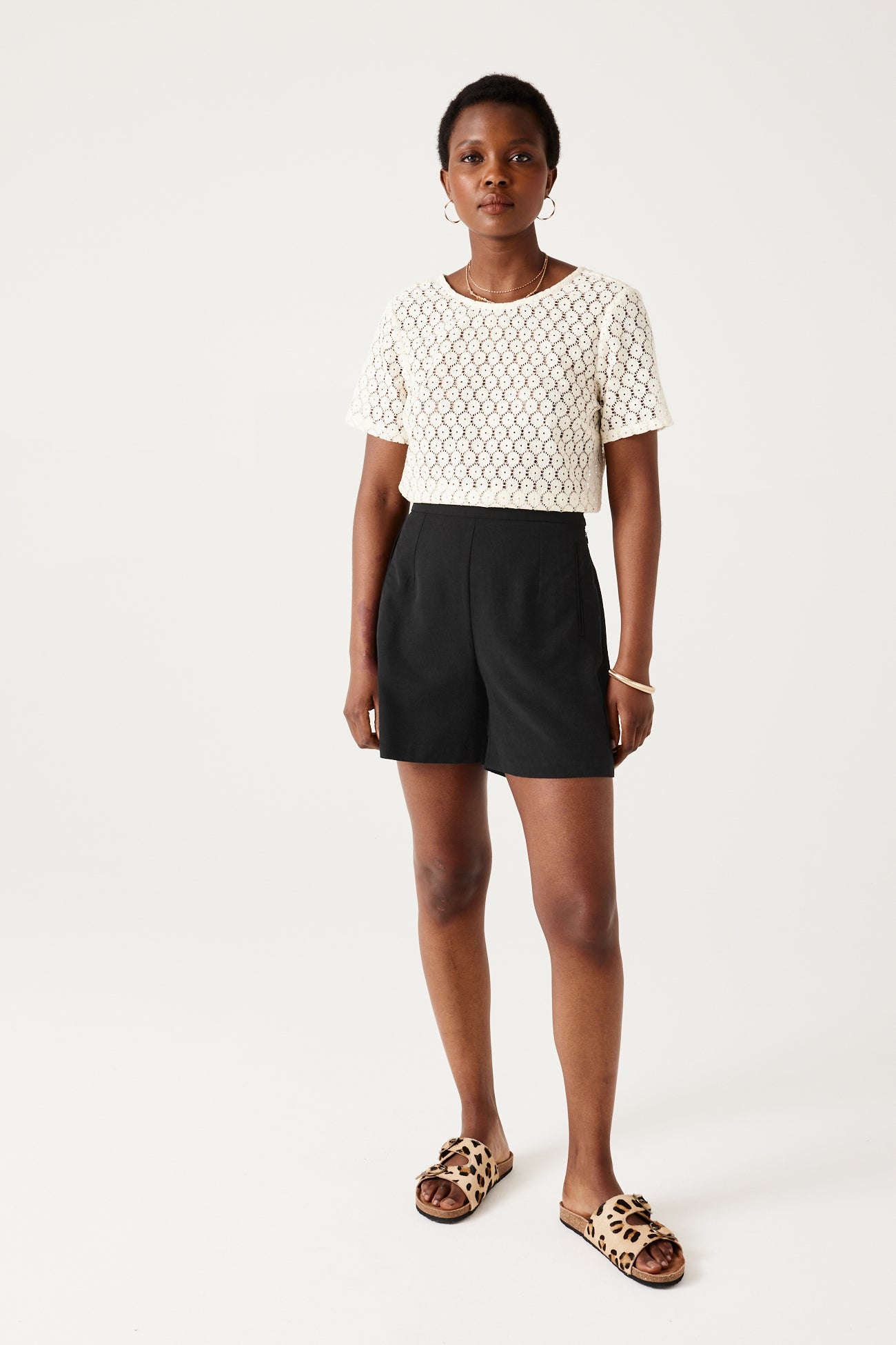 High-waist plain shorts - Black