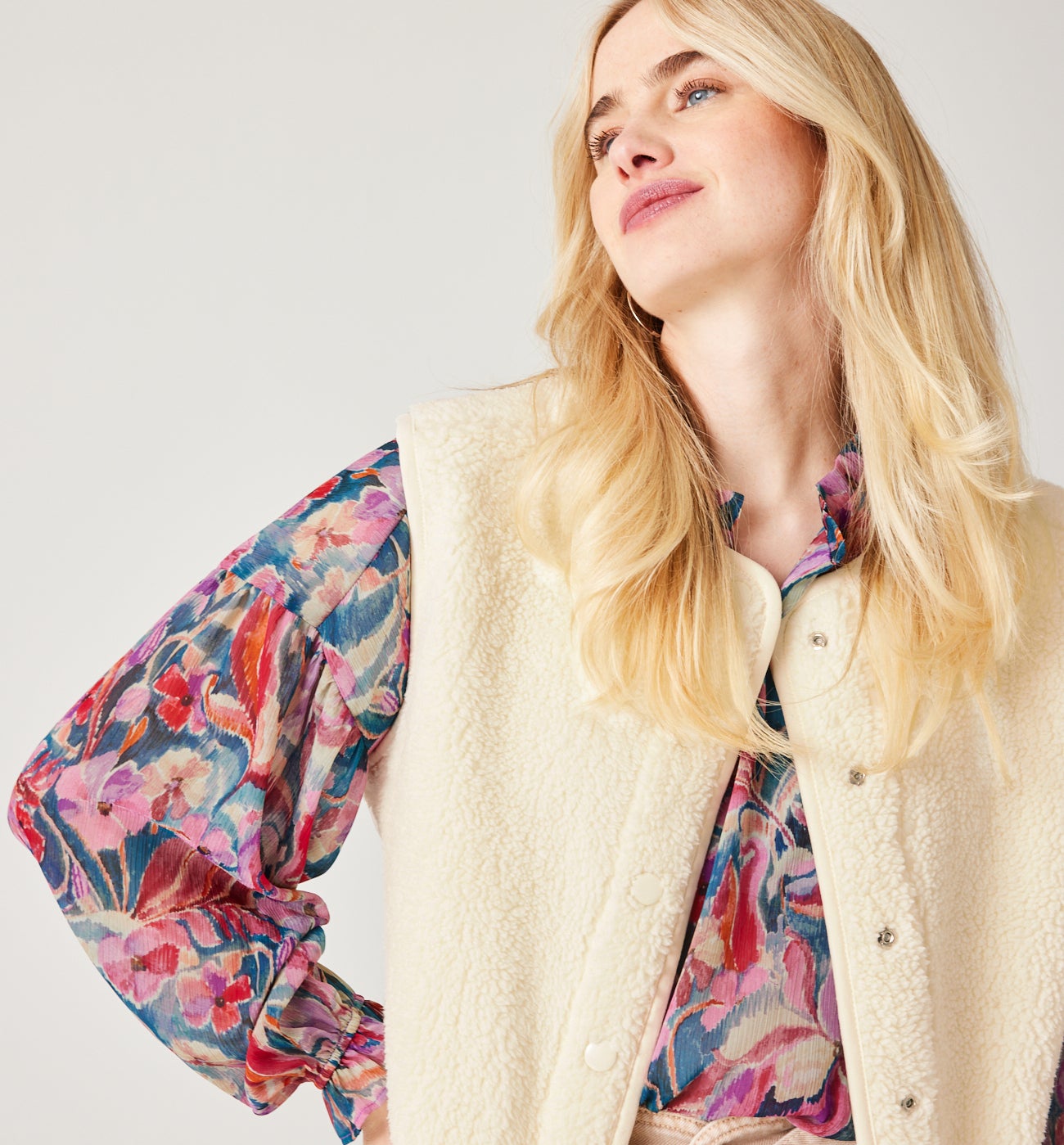 Snug sleeveless jacket - Chestnut brown