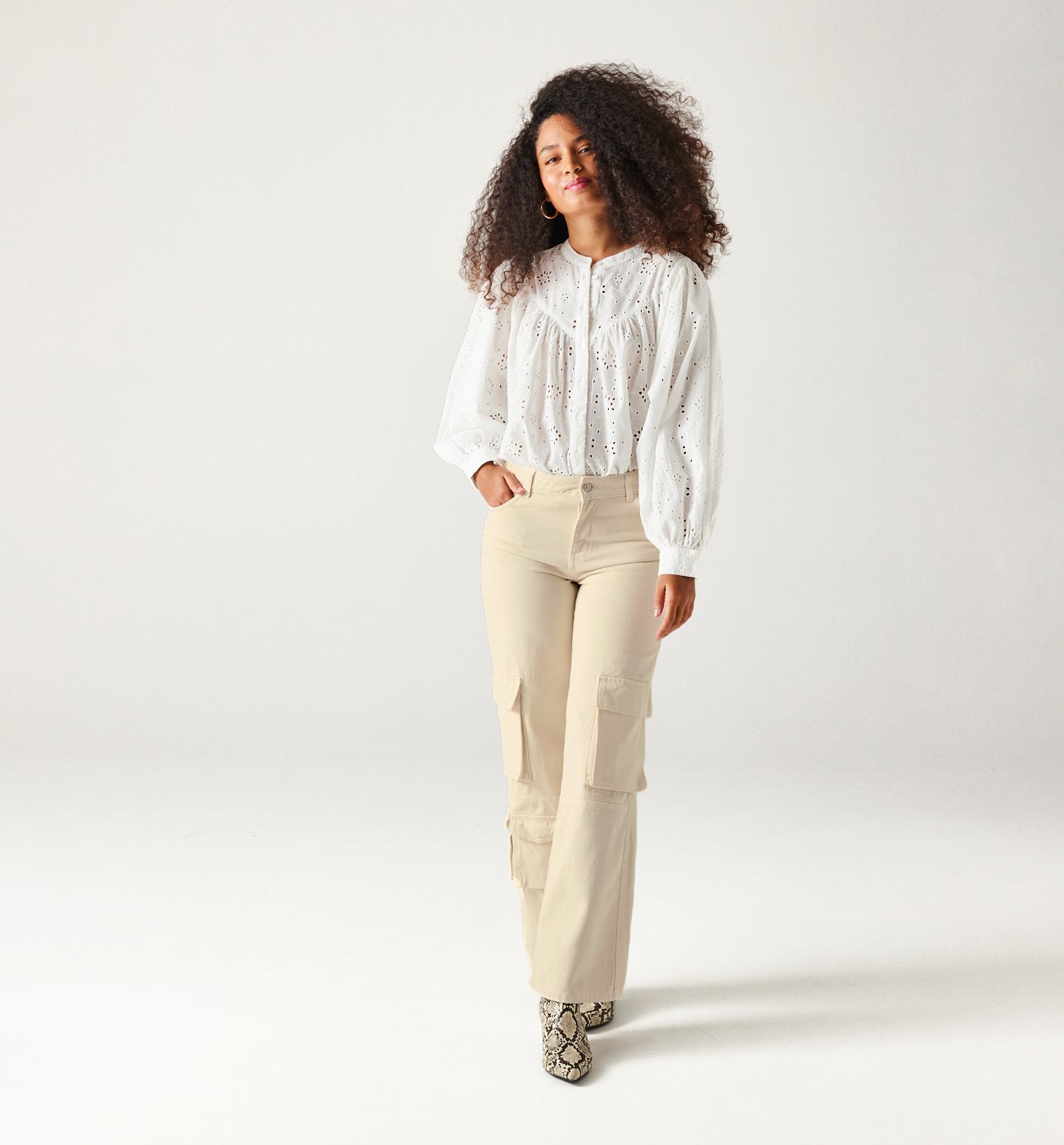 High-waist cargo trousers - Beige