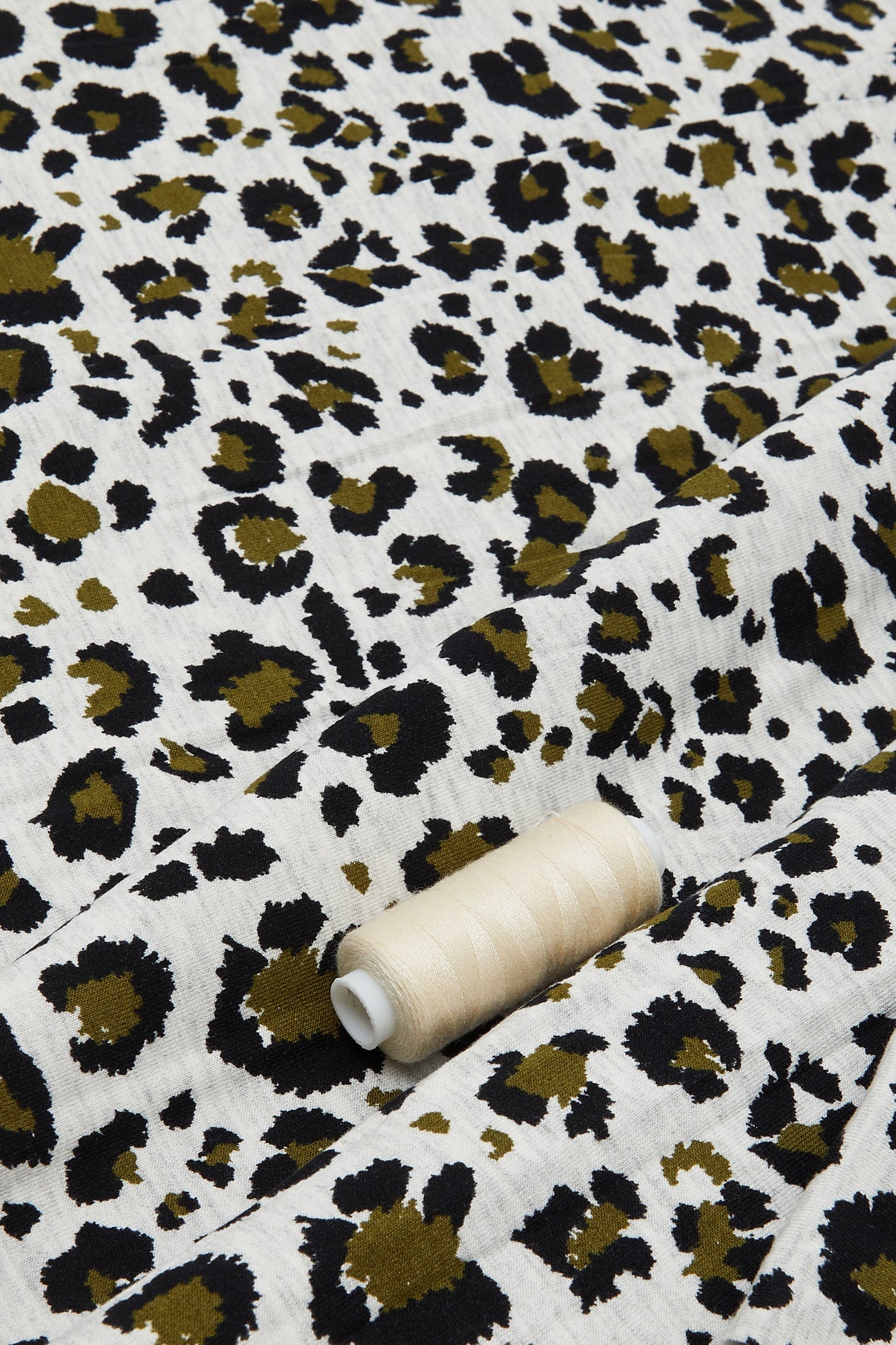 3m leopard jersey fabric cut - Grey print